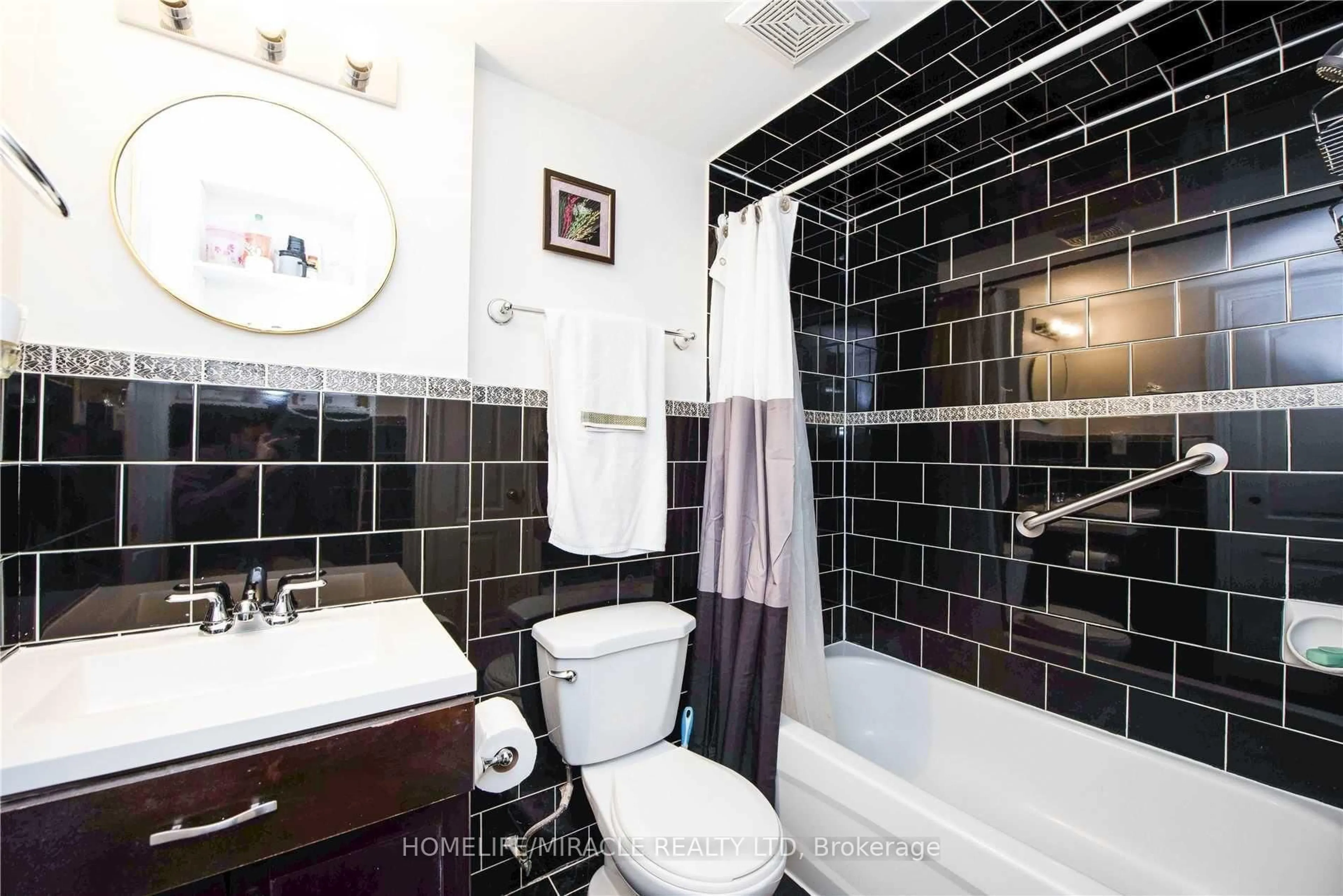 Standard bathroom, ceramic/tile floor for 58 Dovehaven Cres. Cres, Brampton Ontario L6P 2N8