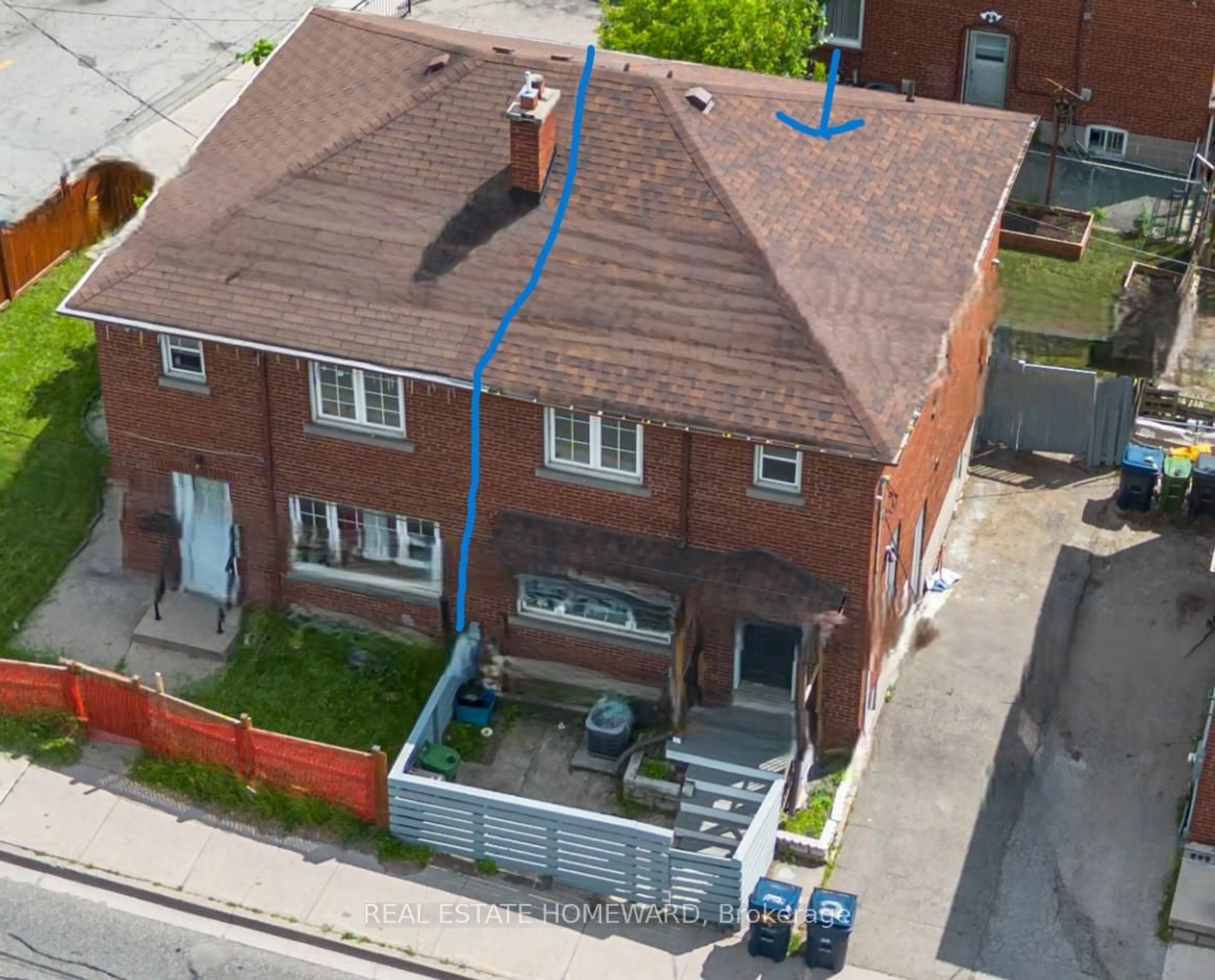 A pic from outside/outdoor area/front of a property/back of a property/a pic from drone, street for 722 Weston Rd, Toronto Ontario M6N 3R5