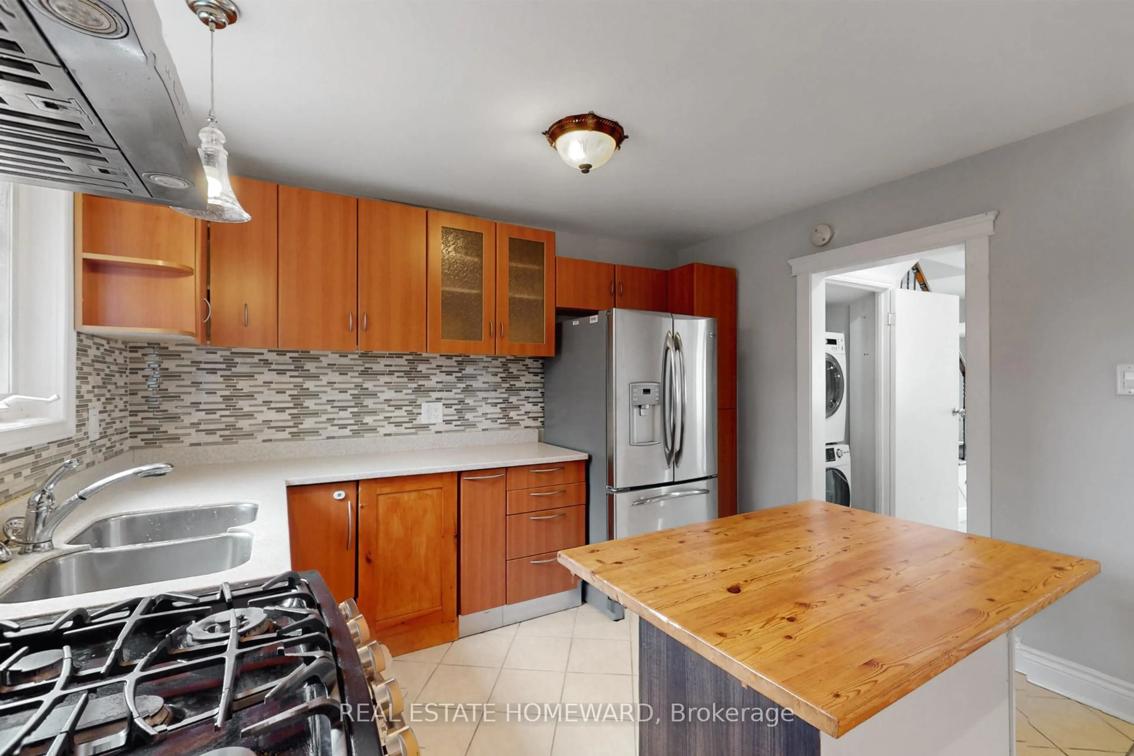 Unknown for 722 Weston Rd, Toronto Ontario M6N 3R5