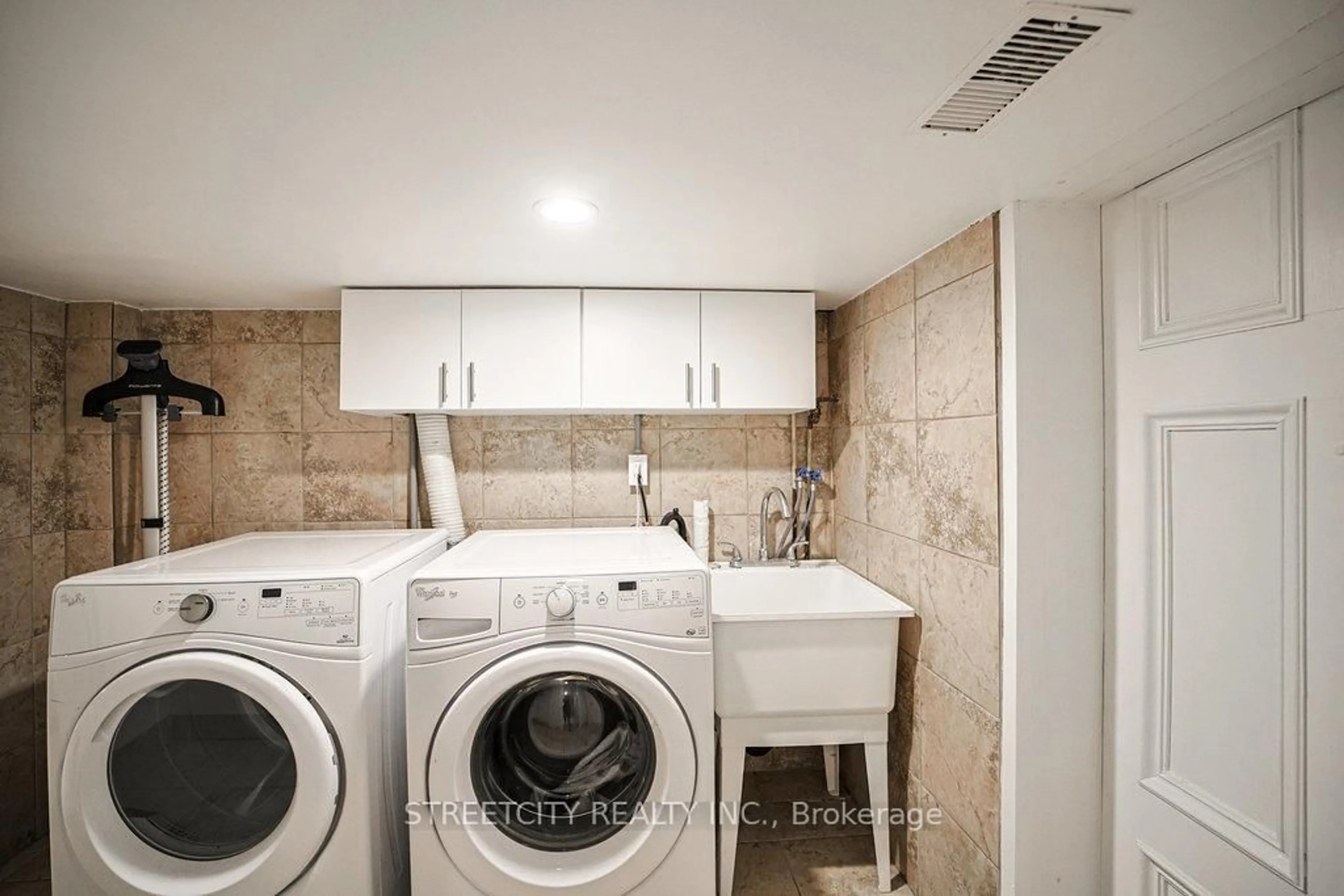 Laundry room for 409 Mcroberts Ave, Toronto Ontario M6E 4R1