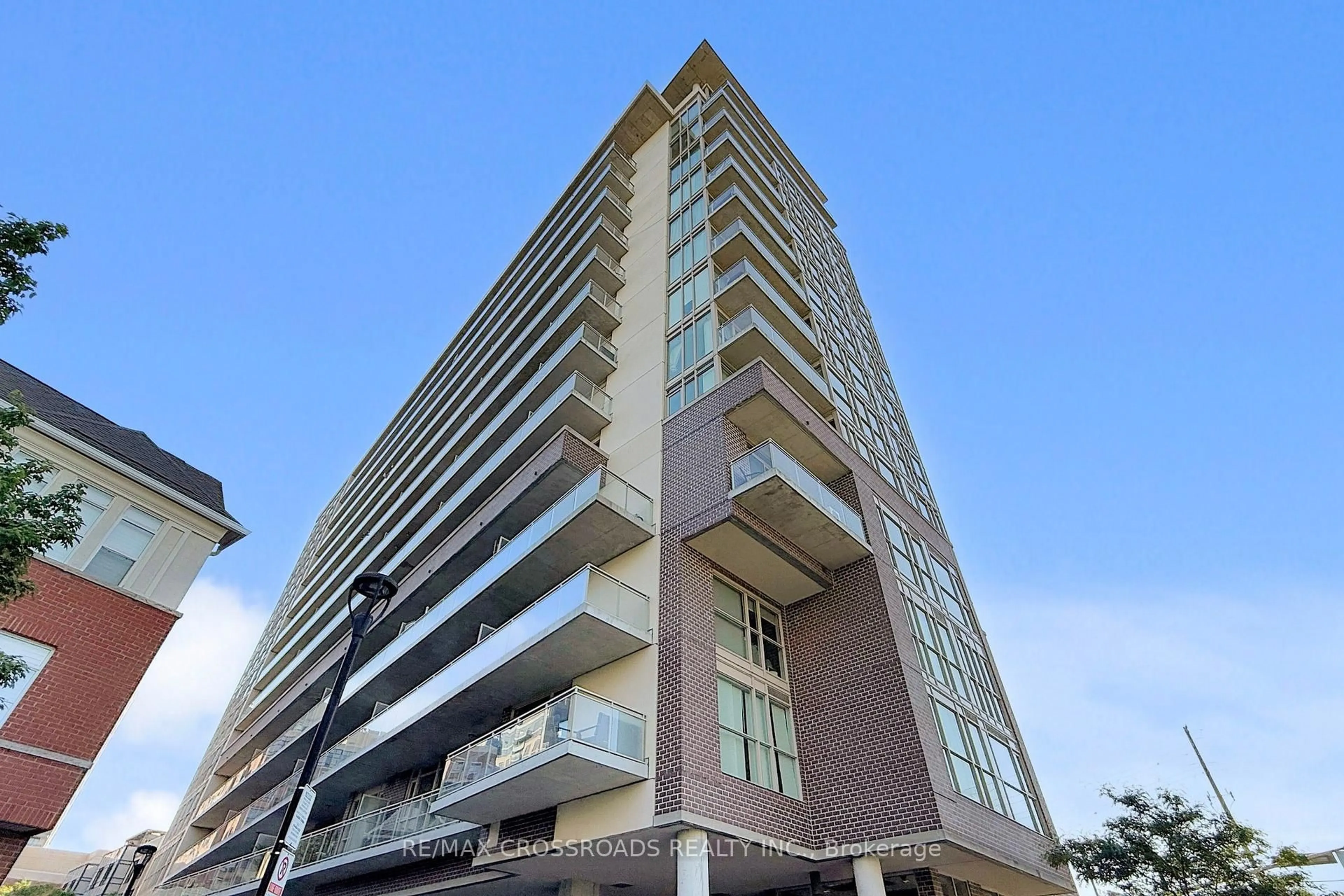Indoor foyer for 5101 Dundas St #810, Toronto Ontario M9A 1C1
