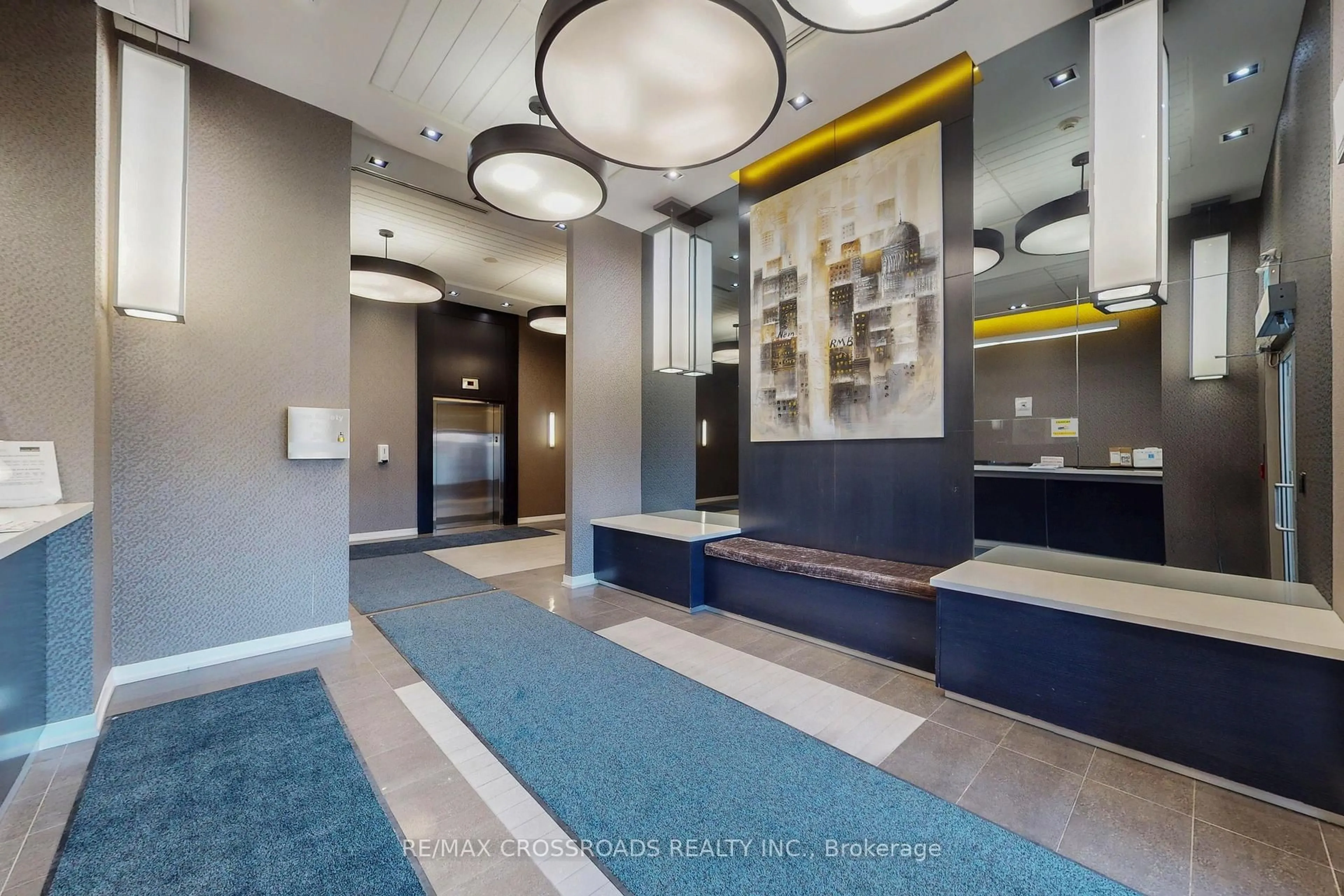 Indoor foyer for 5101 Dundas St #810, Toronto Ontario M9A 1C1
