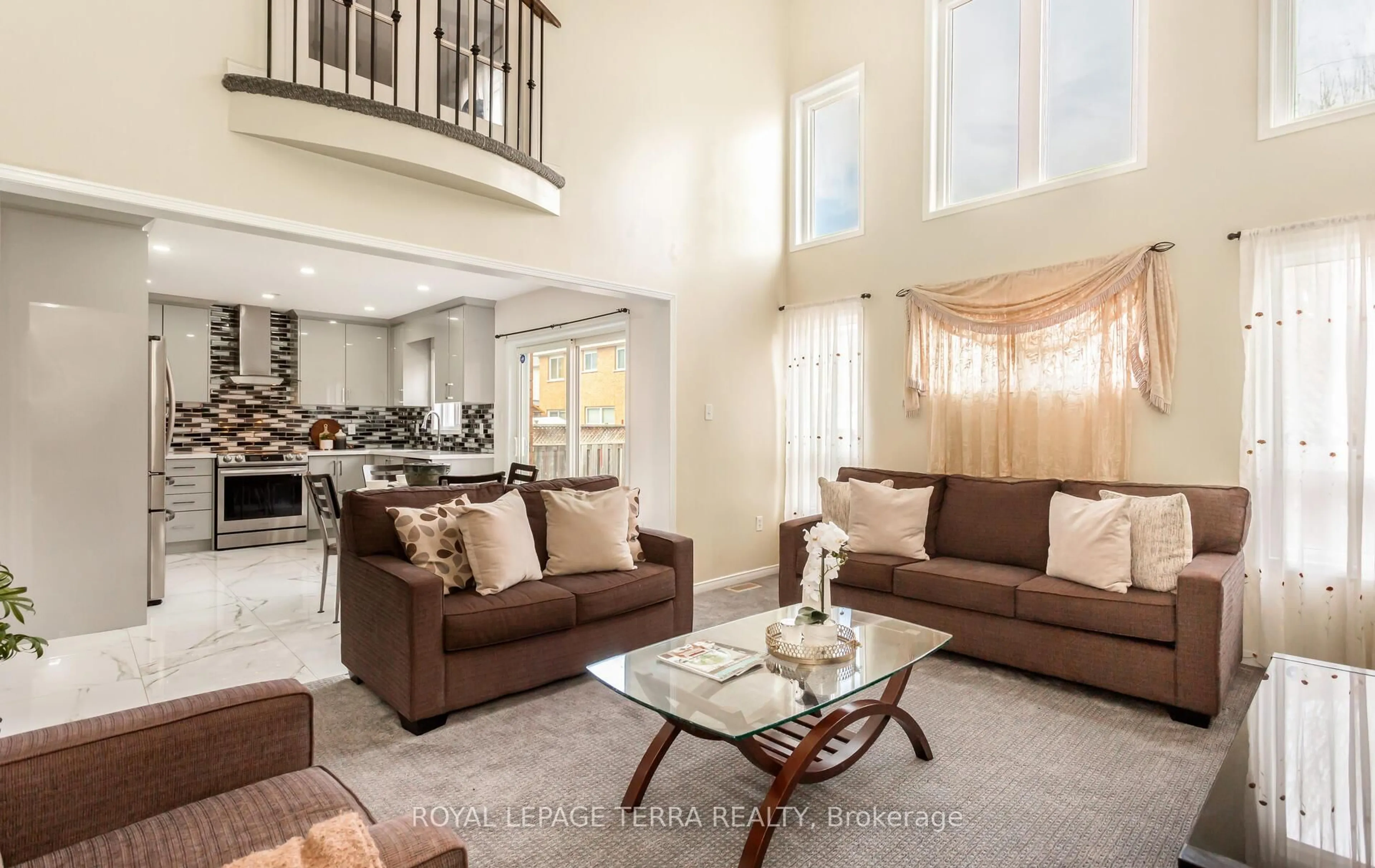 Living room with furniture, unknown for 355 Edenbrook Hill Dr, Brampton Ontario L7A 2N4