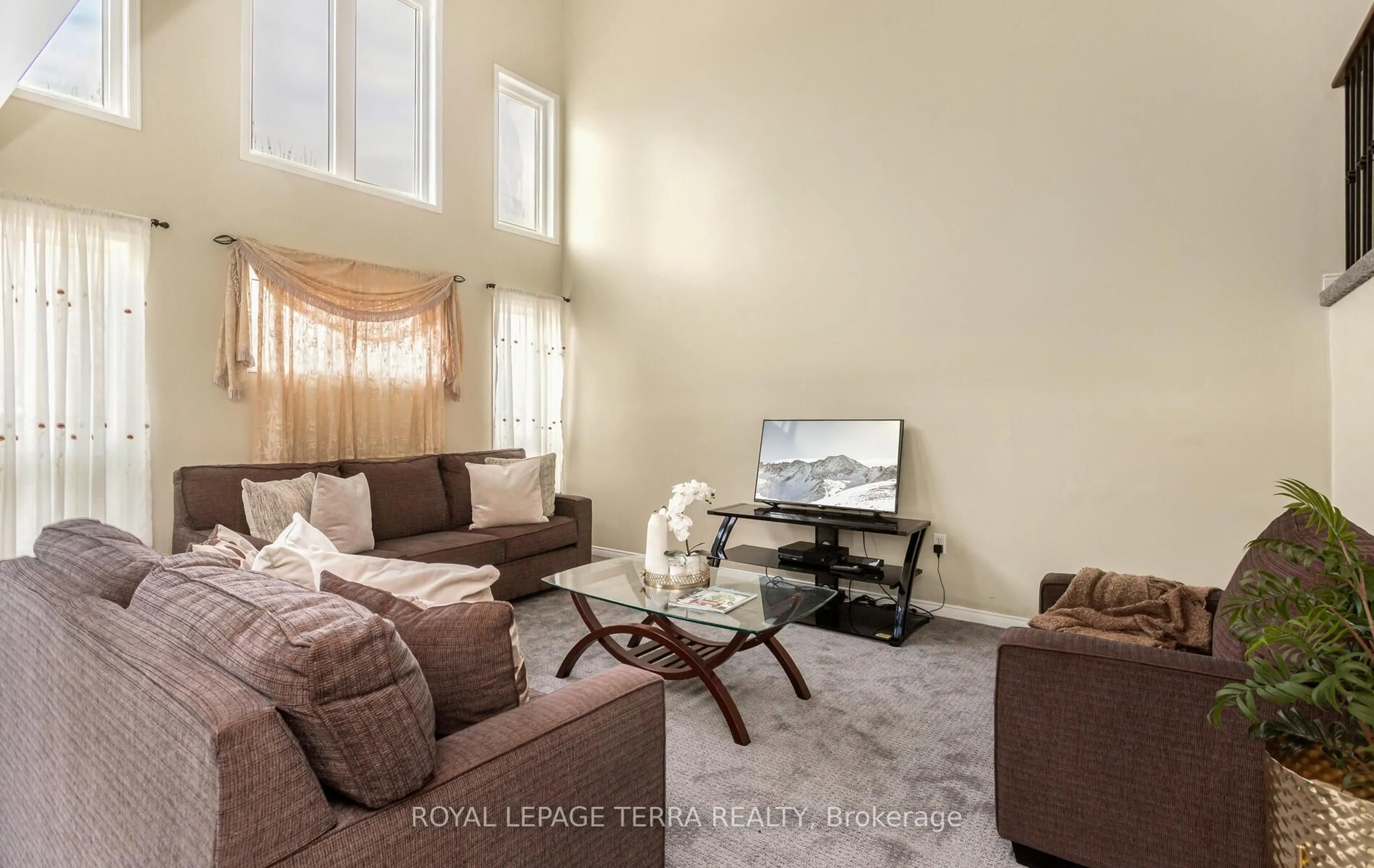 Living room with furniture, unknown for 355 Edenbrook Hill Dr, Brampton Ontario L7A 2N4