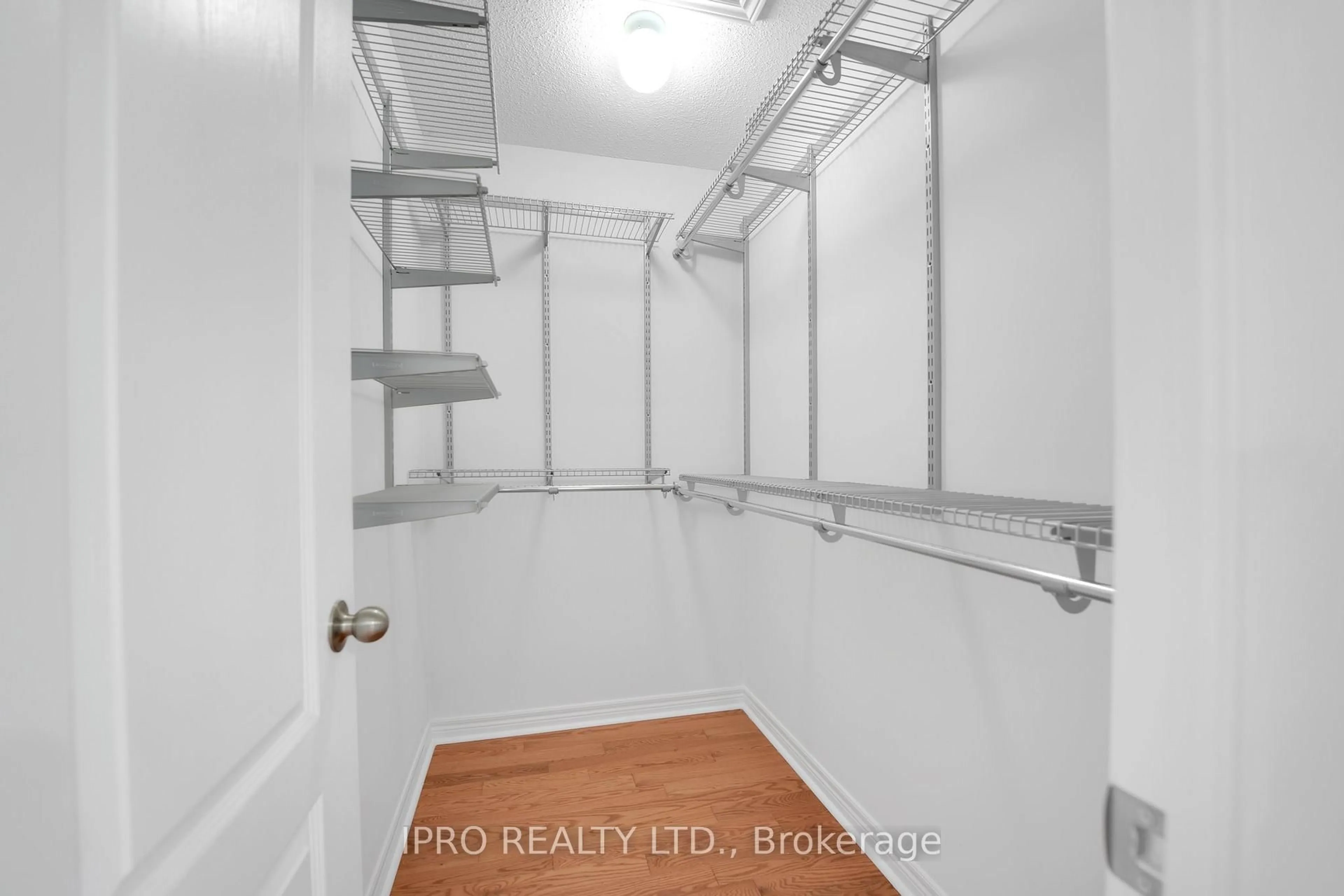Unknown for 7 Millhouse Mews, Brampton Ontario L6Y 5J2