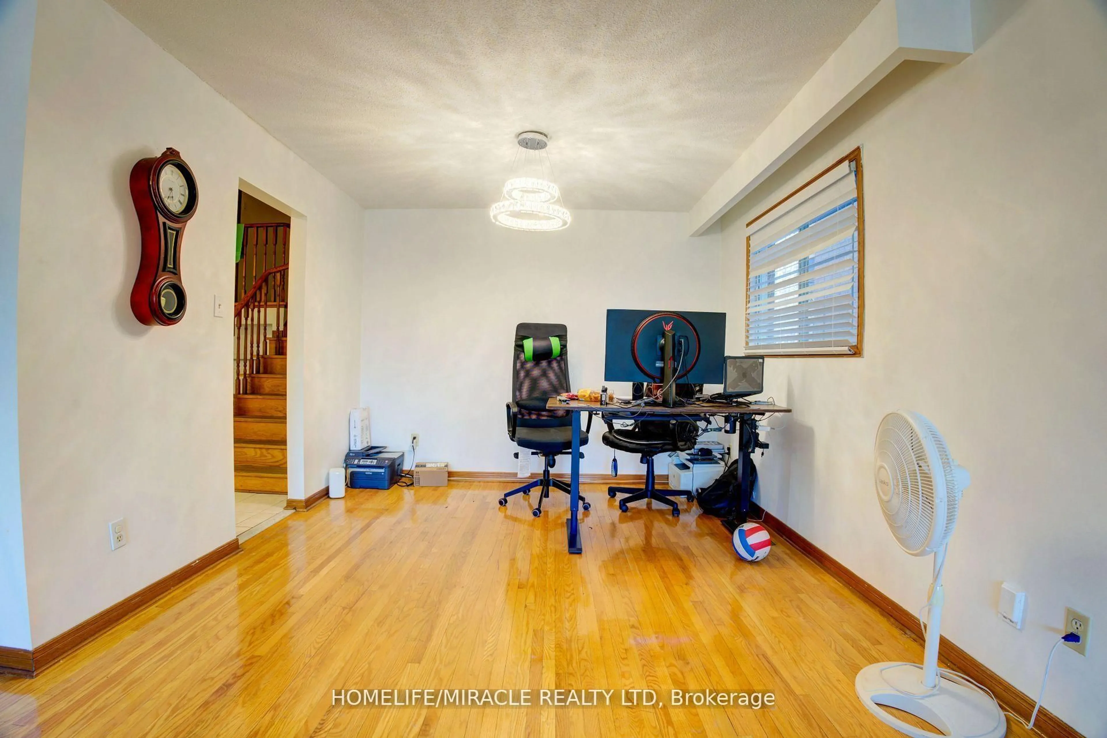 A pic of a room for 71 Kingsview Blvd, Toronto Ontario M9R 1V1