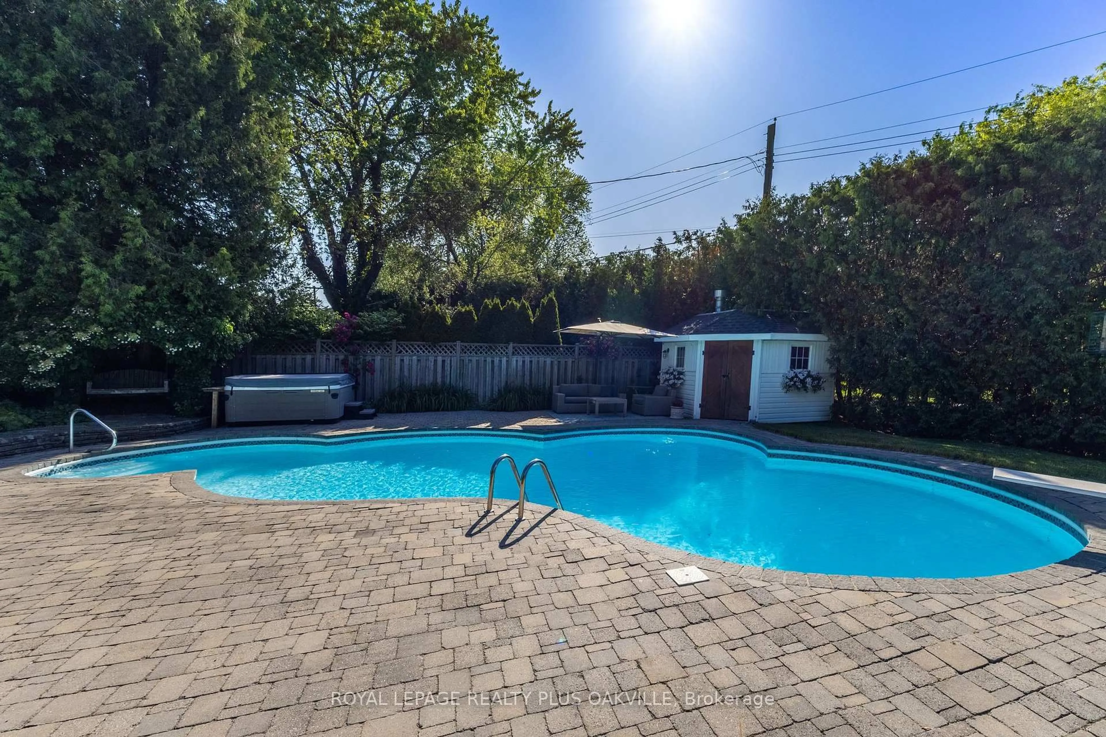 Pool for 247 Elmhurst Cres, Burlington Ontario L7L 2A5