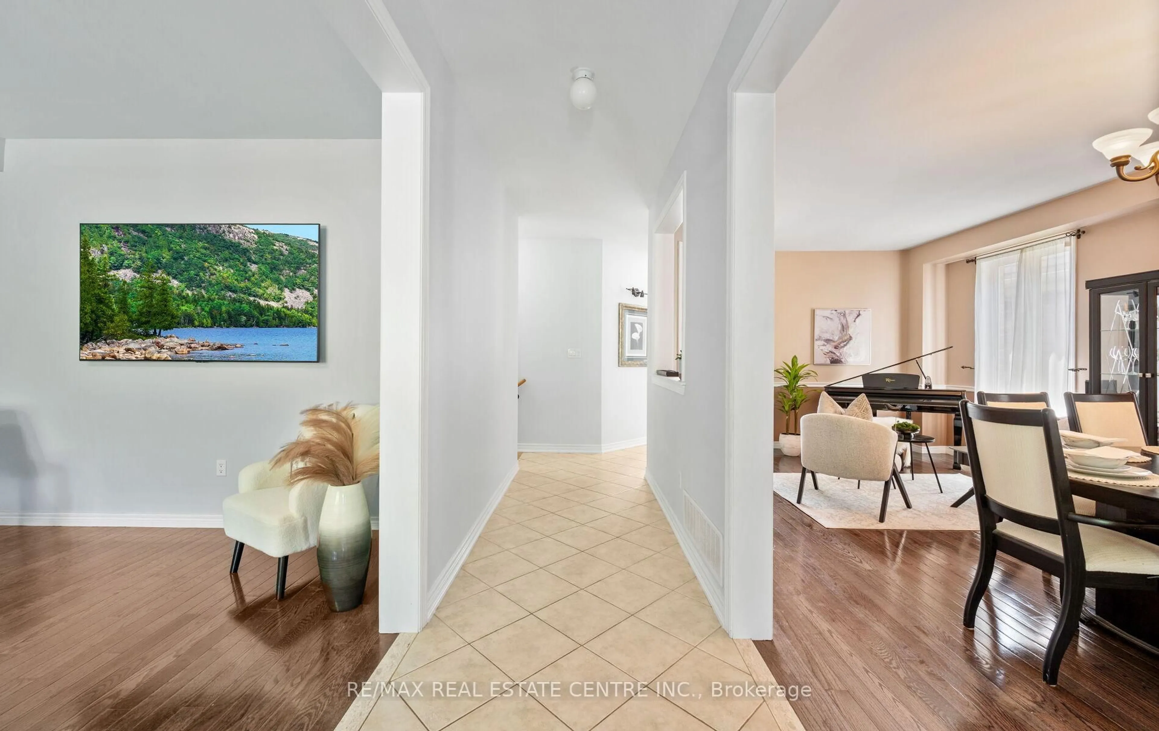 Indoor entryway for 105 Olivia Marie Rd, Brampton Ontario L6Y 0N1