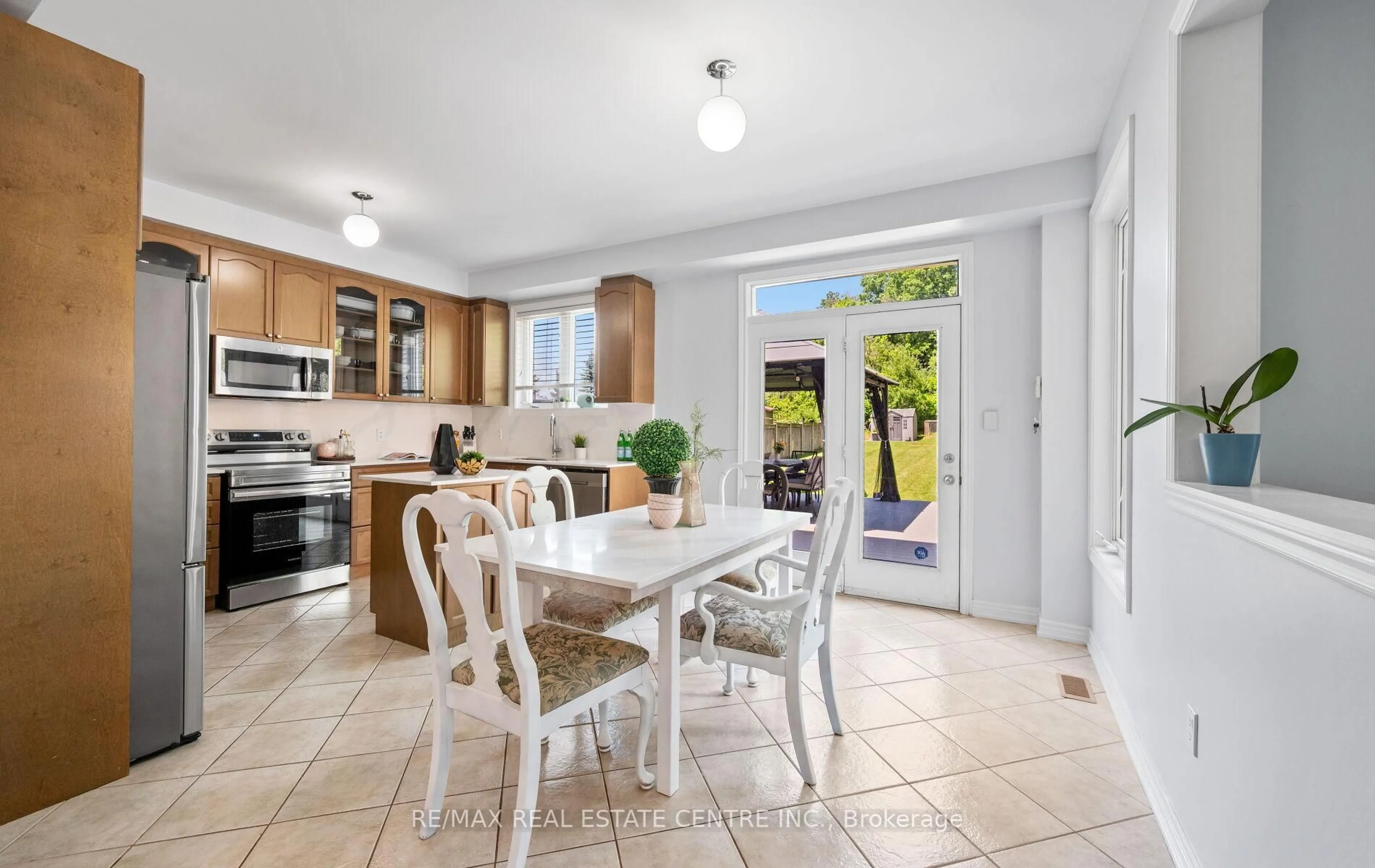 Open concept kitchen, ceramic/tile floor for 105 Olivia Marie Rd, Brampton Ontario L6Y 0N1