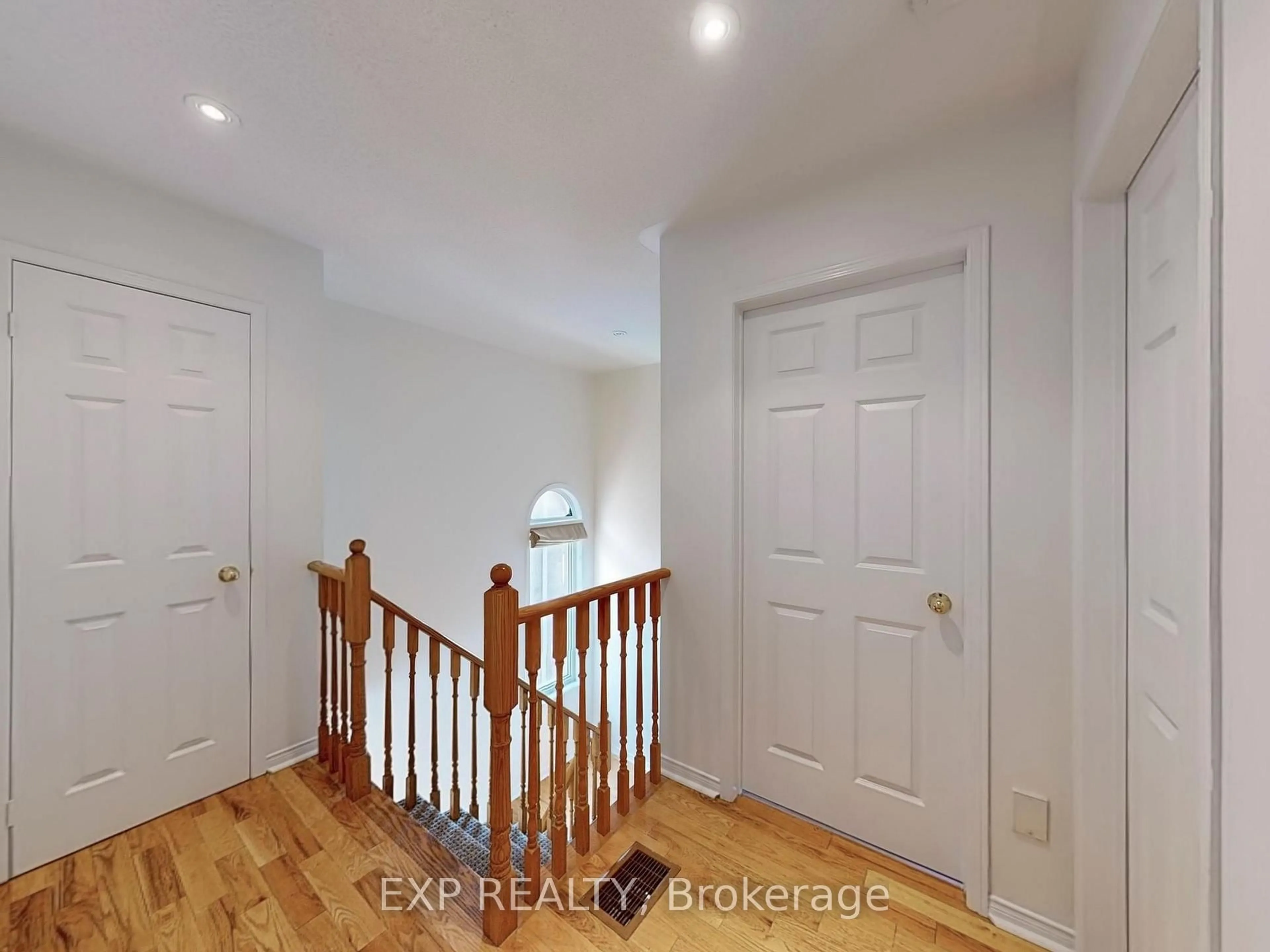 Indoor entryway for 6630 Opera Glass Cres, Mississauga Ontario L5W 1R8