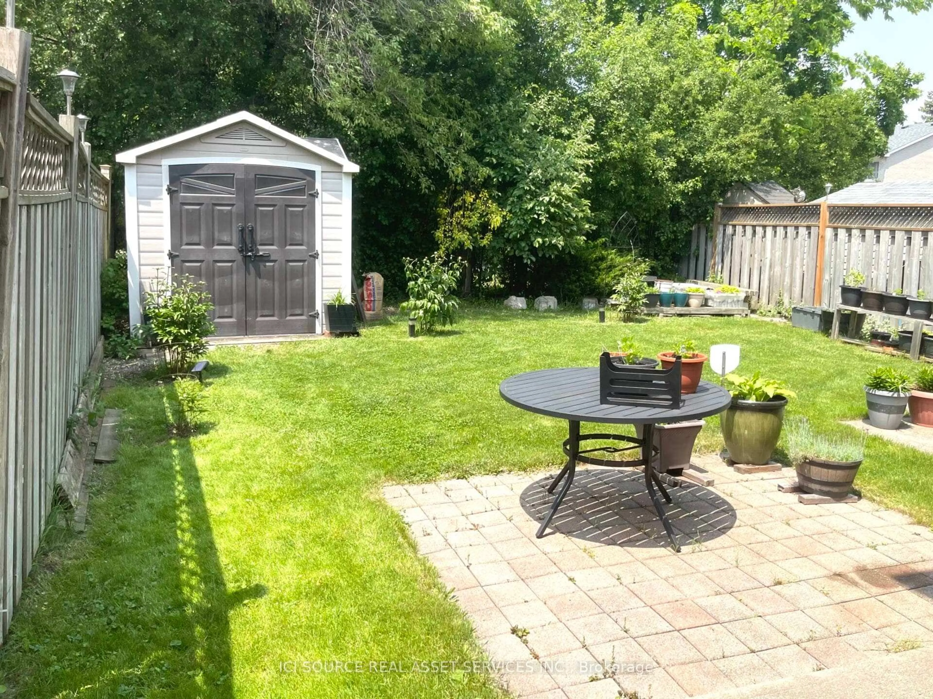 A pic from outside/outdoor area/front of a property/back of a property/a pic from drone, street for 56 Niagara Pl, Brampton Ontario L6S 4Y8