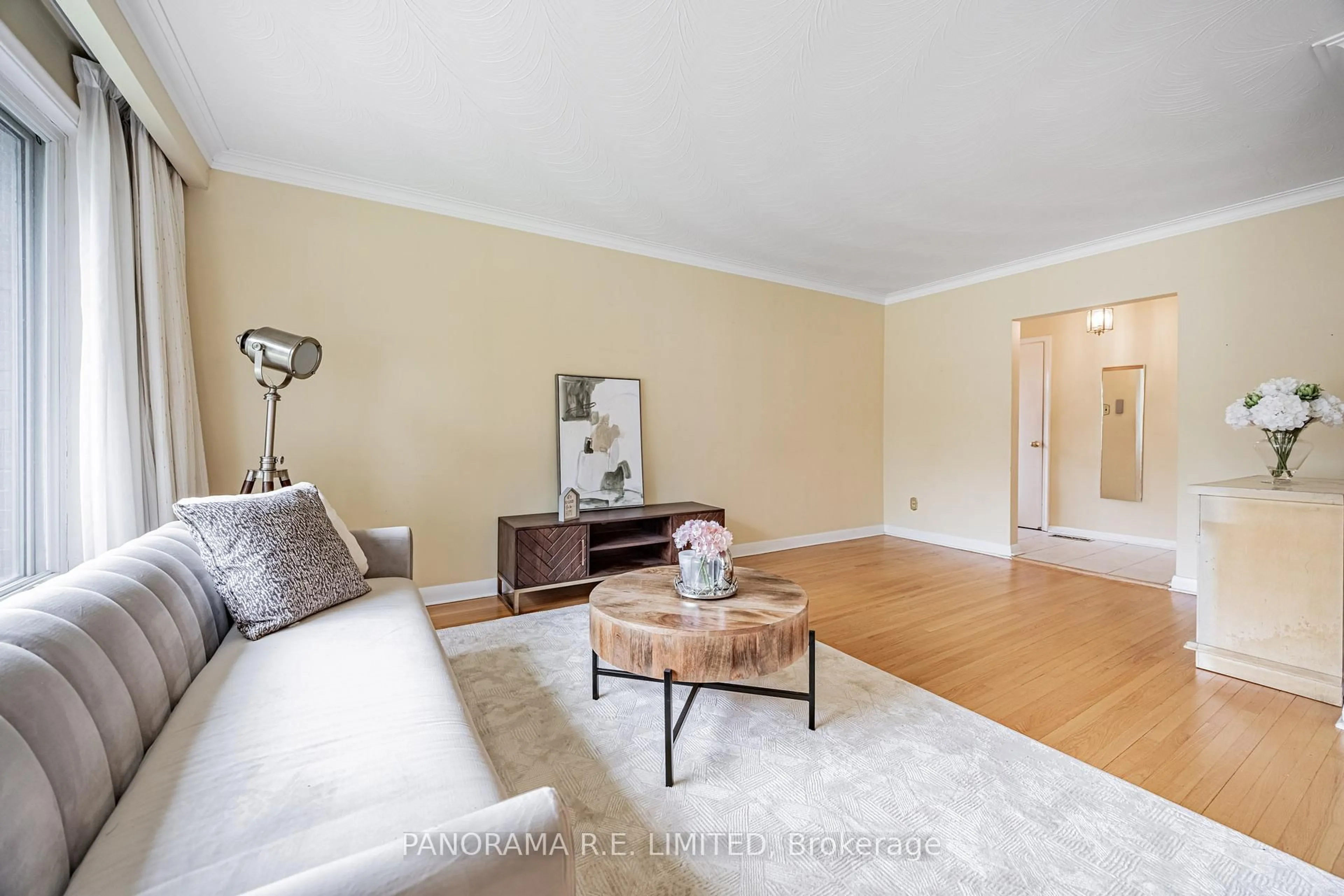 Living room with furniture, unknown for 34 Fenley Dr, Toronto Ontario M9R 1M4
