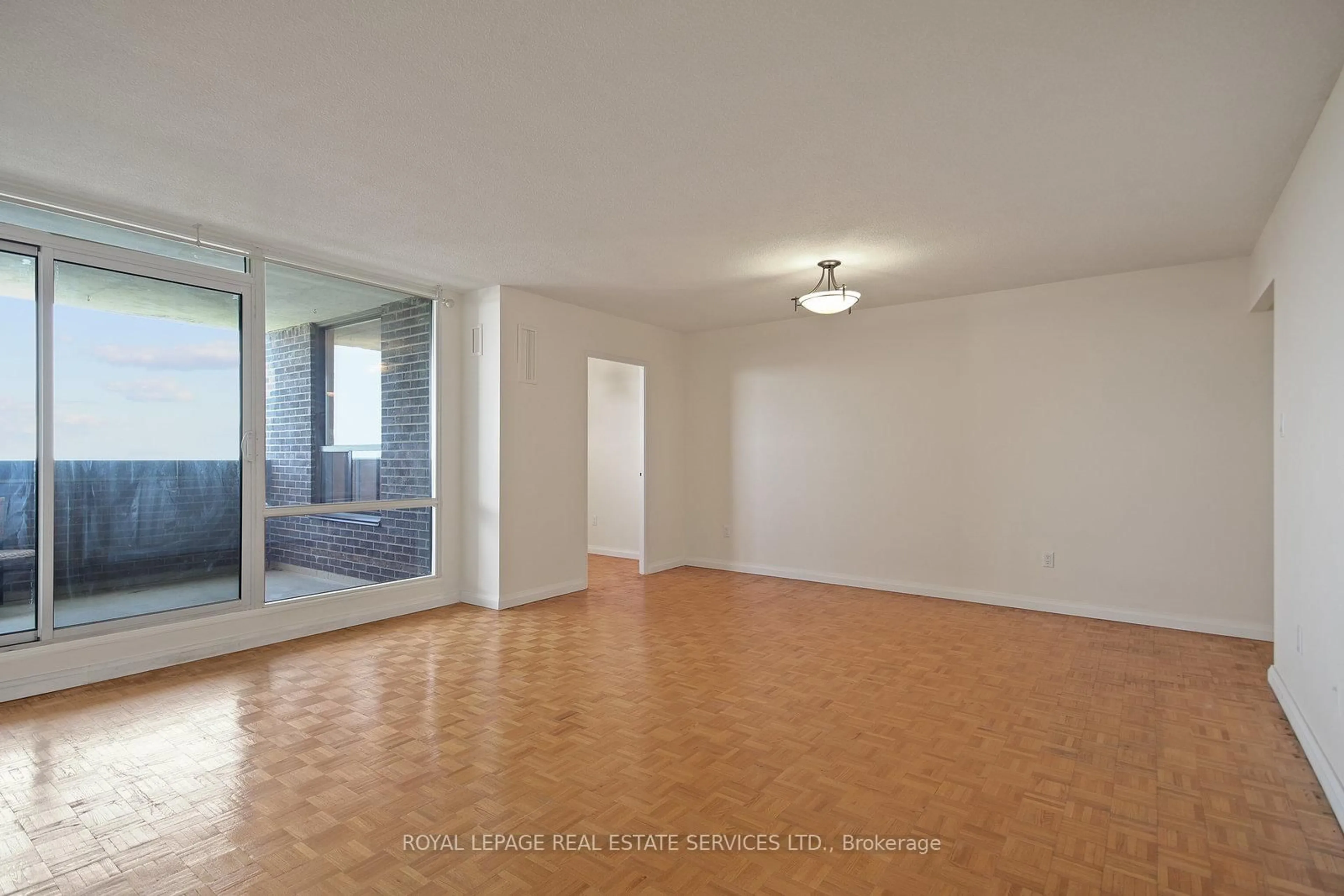A pic of a room for 1535 Lakeshore Rd #1509, Mississauga Ontario L5E 3E2