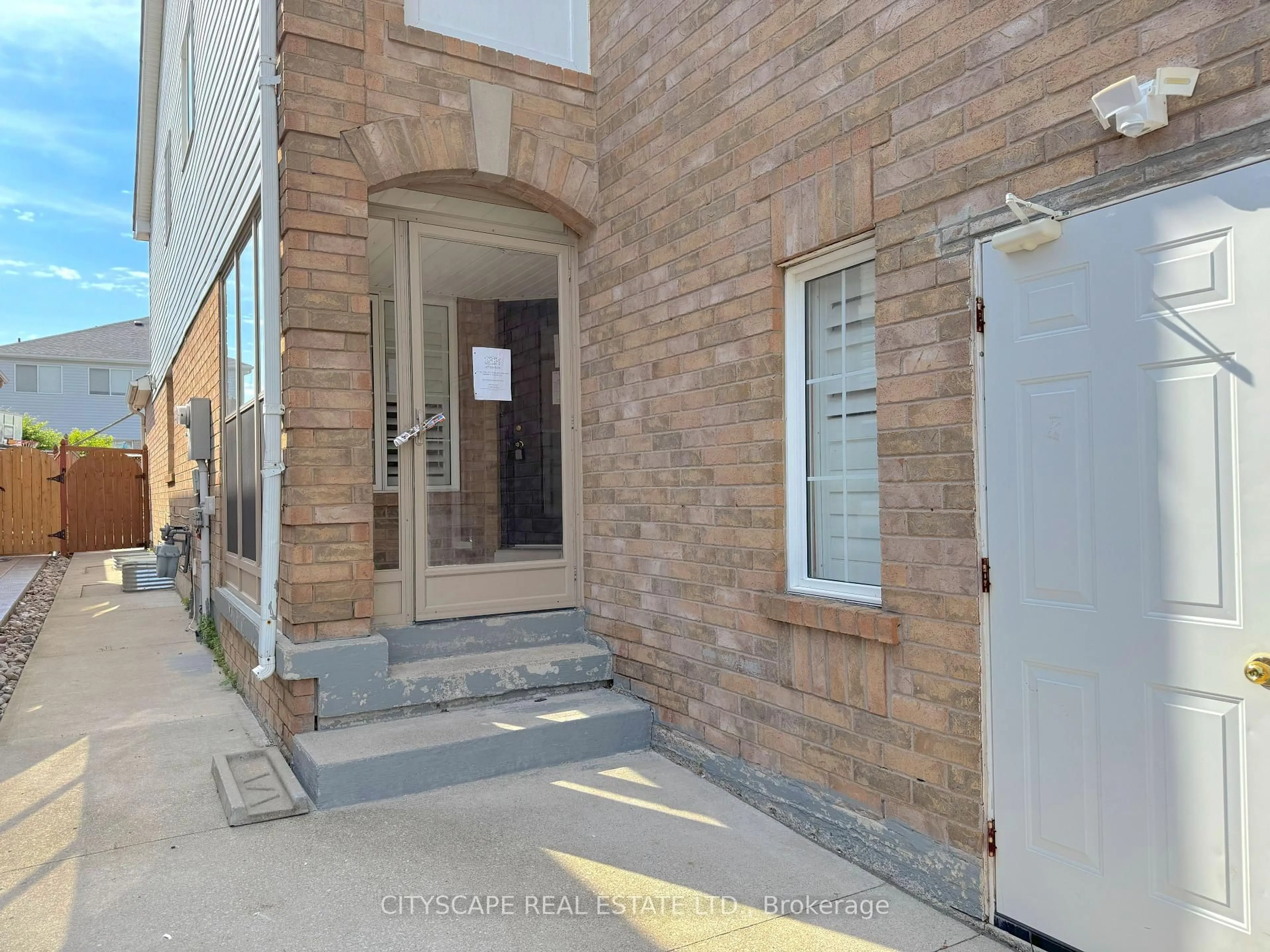 Indoor entryway for 78 Larkspur Rd, Brampton Ontario L6R 1X2