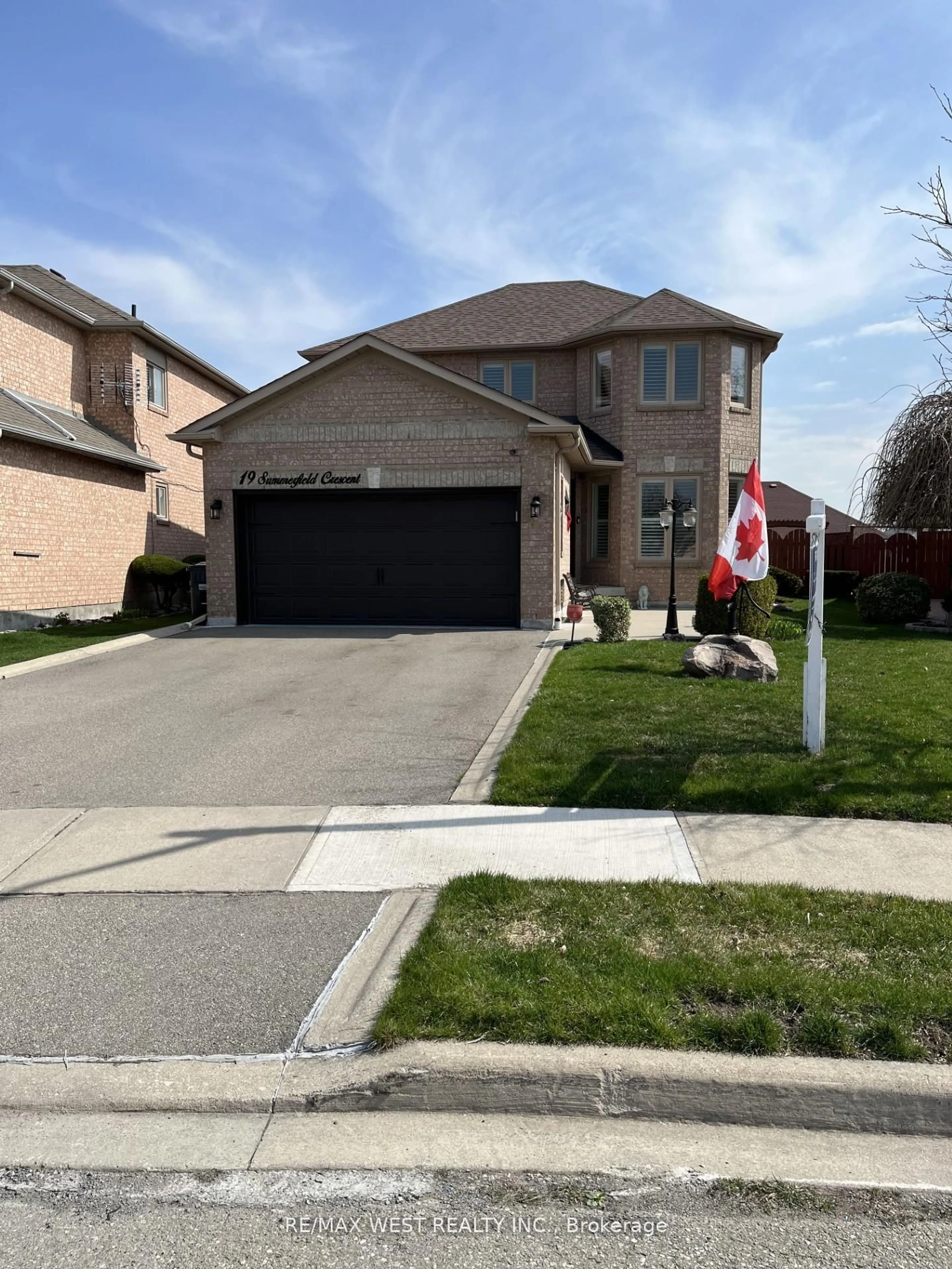 Home with brick exterior material, street for 19 Summerfield Cres, Brampton Ontario L6X 4K4