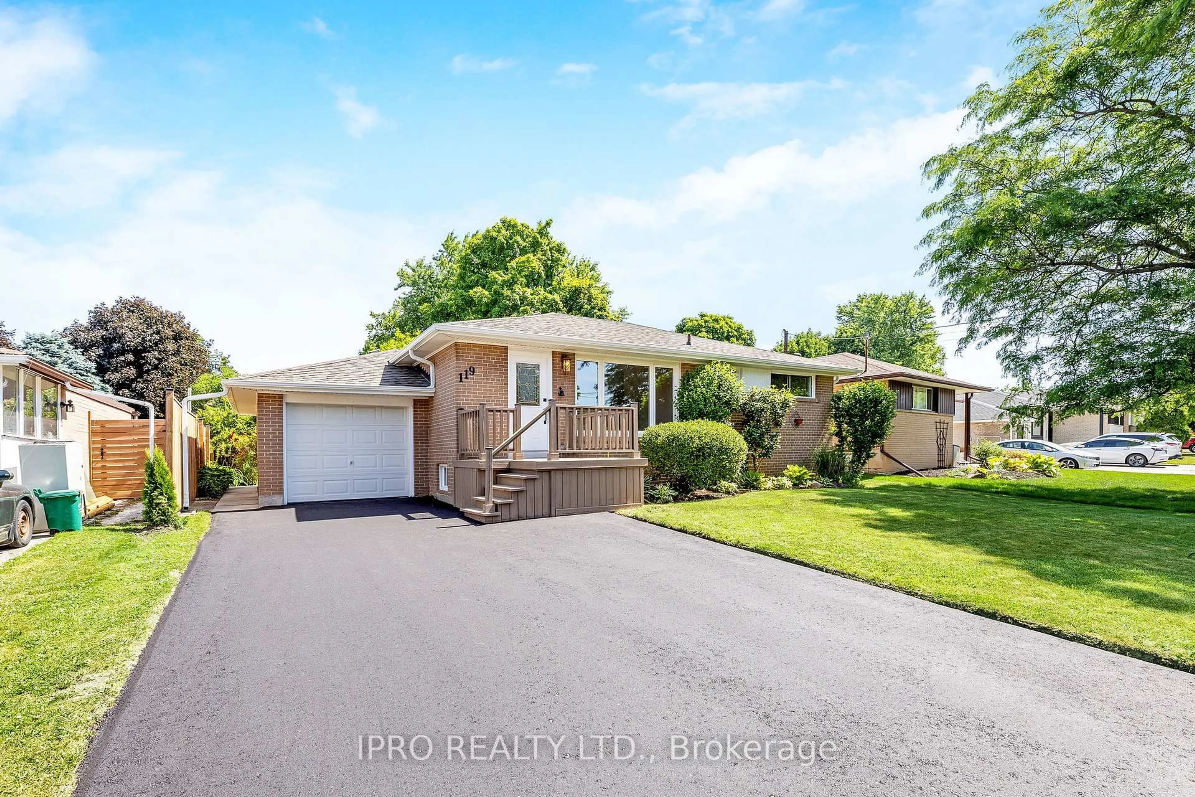 A pic from outside/outdoor area/front of a property/back of a property/a pic from drone, street for 119 Delrex Blvd, Halton Hills Ontario L7G 4C5