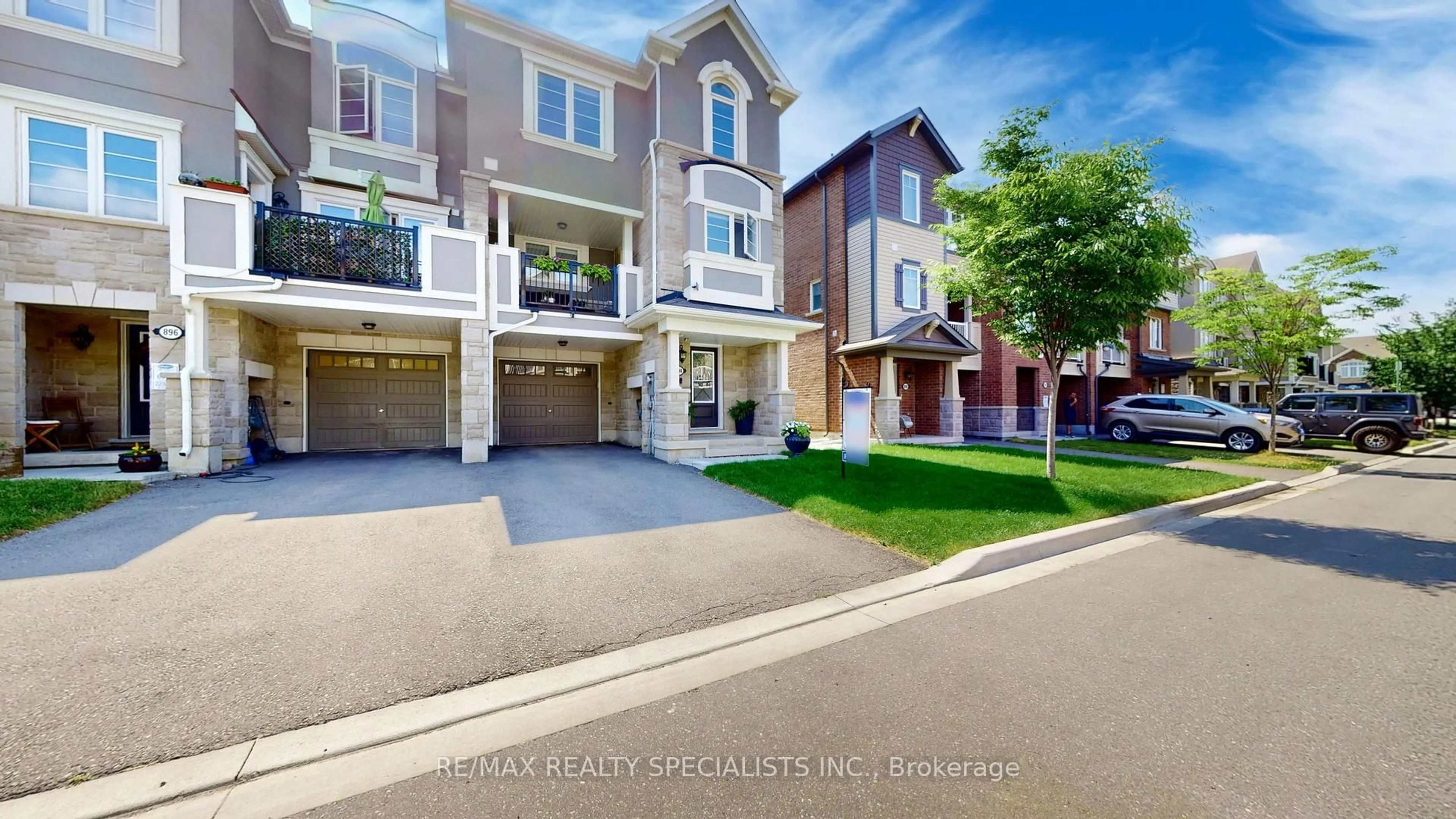 A pic from outside/outdoor area/front of a property/back of a property/a pic from drone, street for 894 Cactus Pt, Milton Ontario L9E 1R8