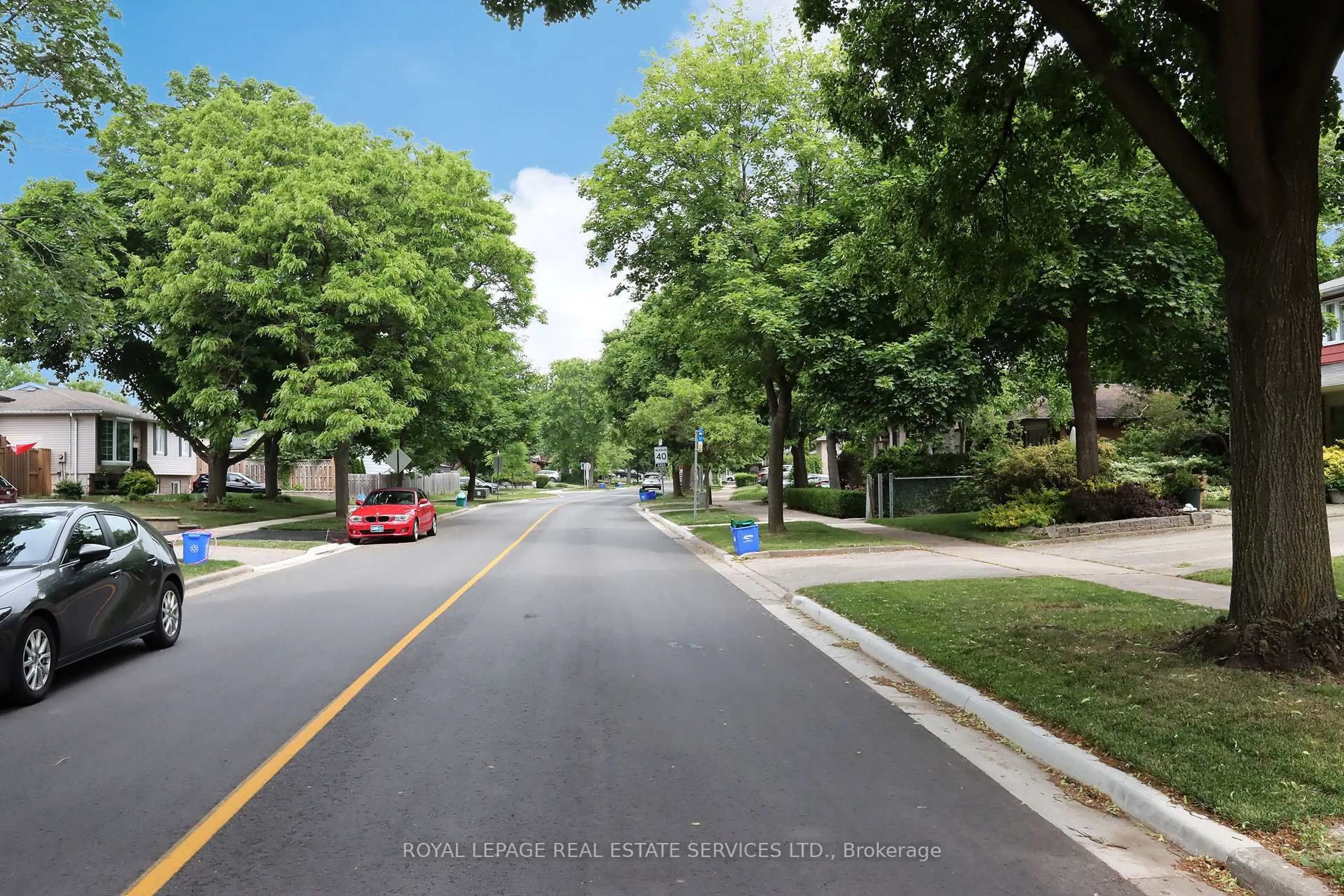 Blurry image for 2482 Bridge Rd, Oakville Ontario L6L 2H2