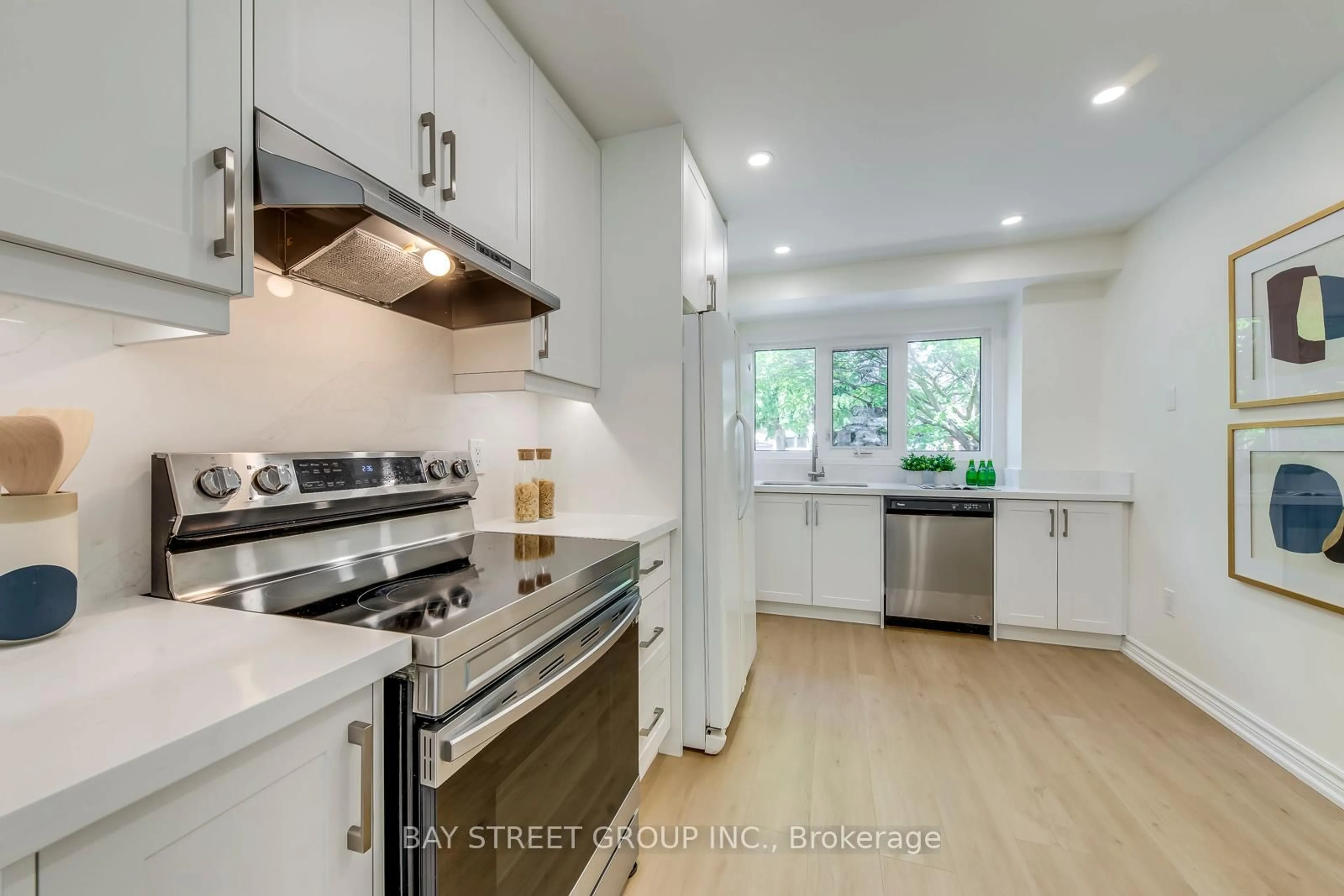 Open concept kitchen, unknown for 1106 Beechnut Rd, Oakville Ontario L6J 7P1