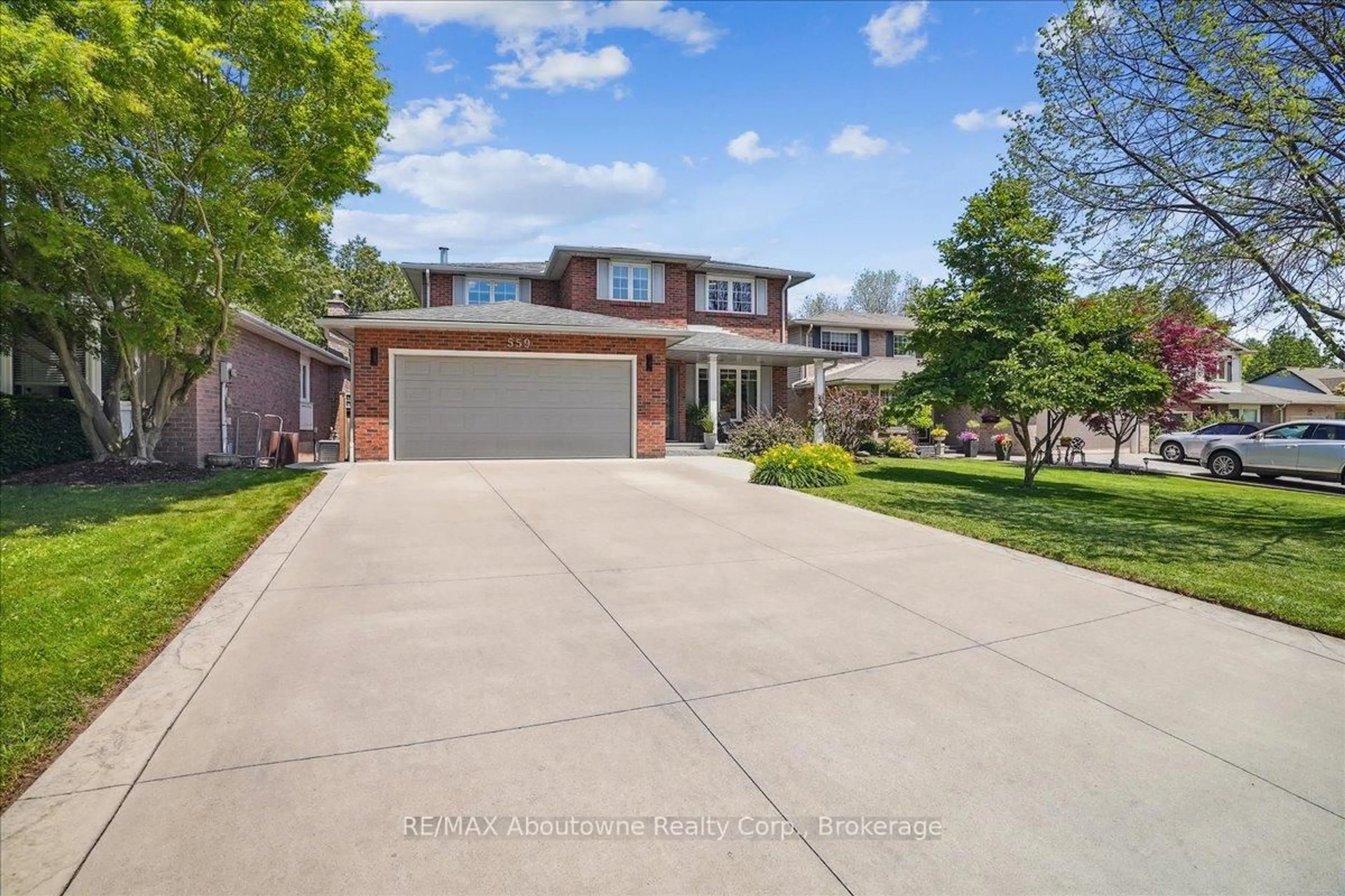 Home with brick exterior material, street for 559 Wallace St, Burlington Ontario L7S 1Z8