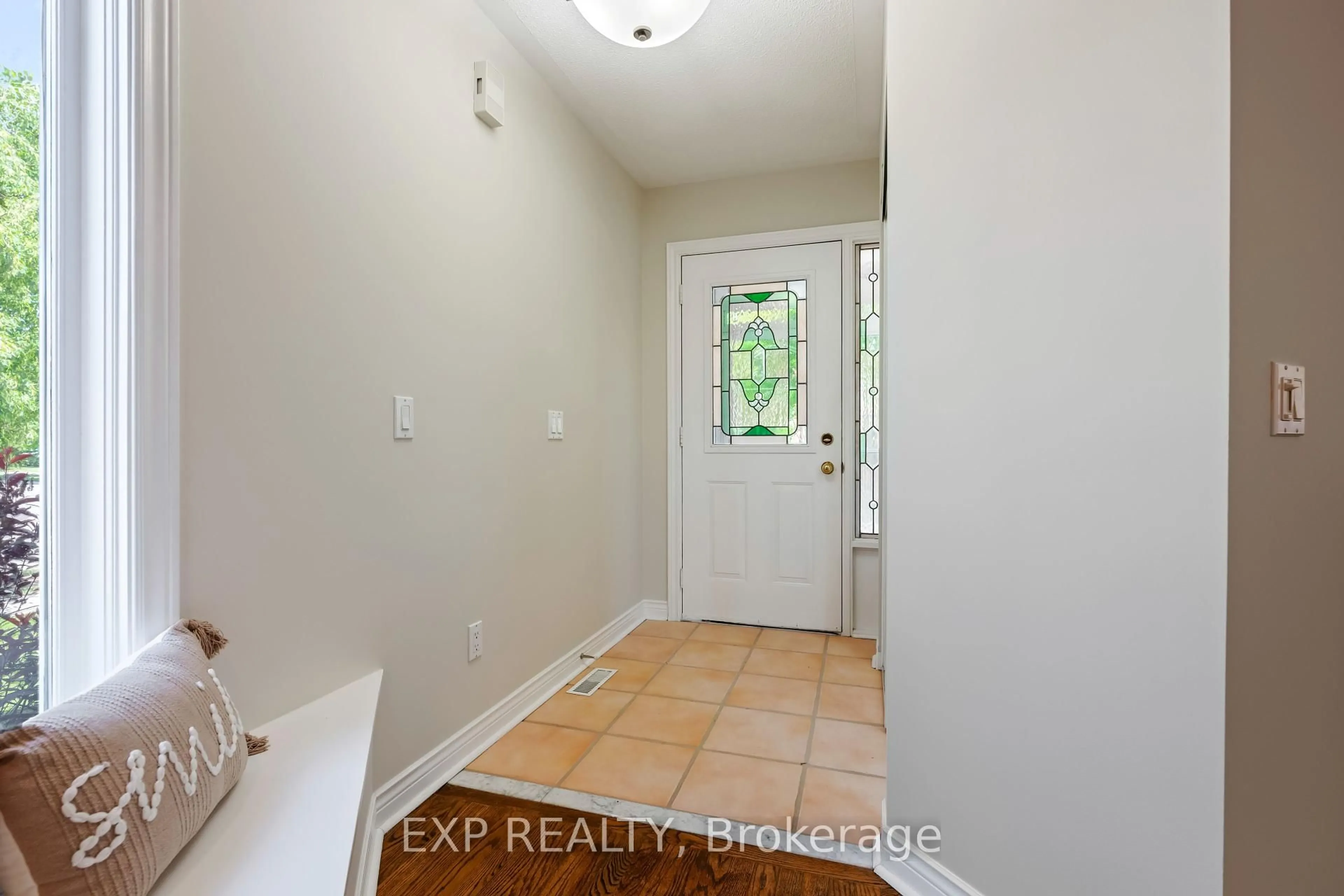 Indoor entryway for 339 Cottonwood St, Orangeville Ontario L9W 4X7