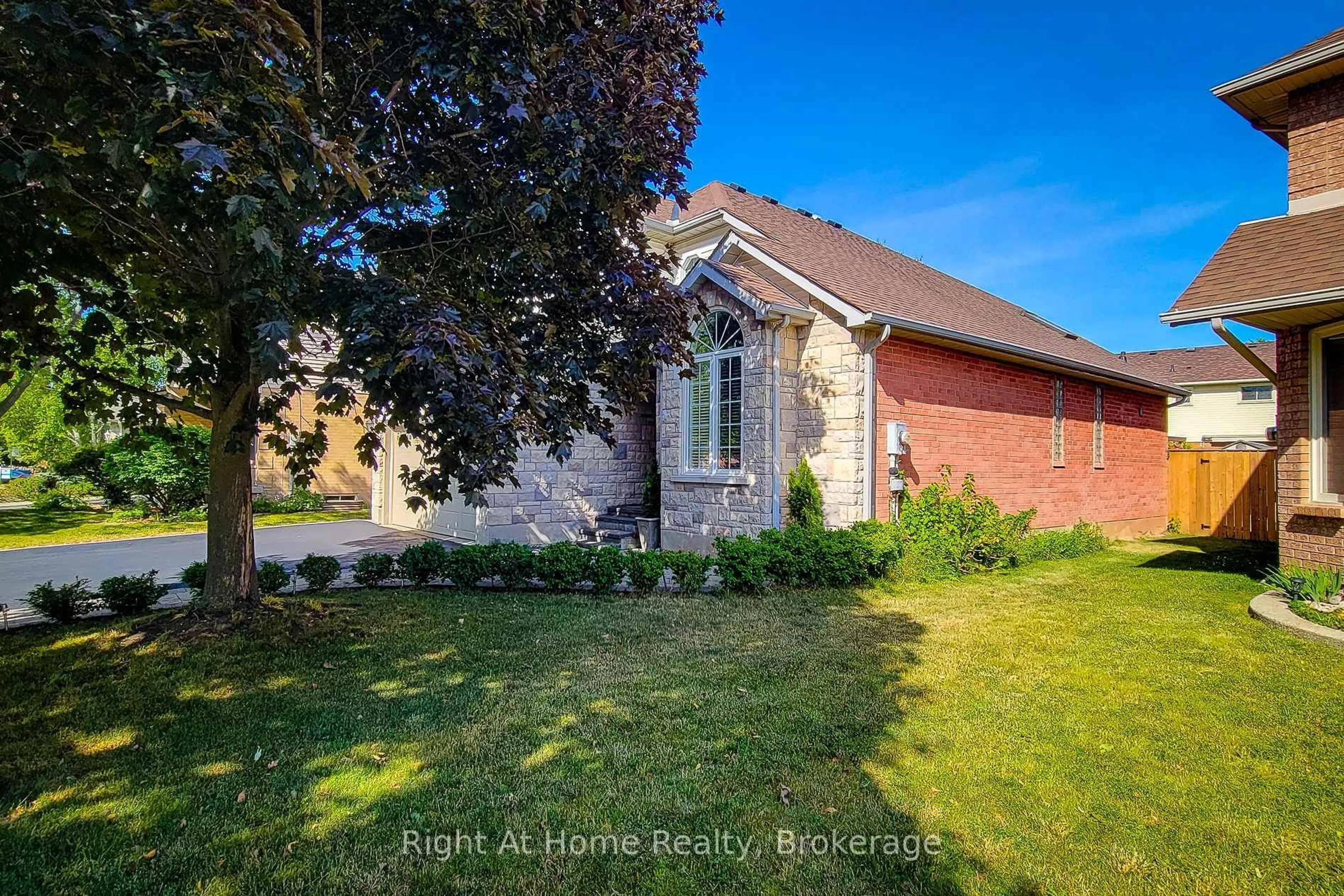 Home with brick exterior material, street for 2199 Heidi Ave, Burlington Ontario L7M 3W5