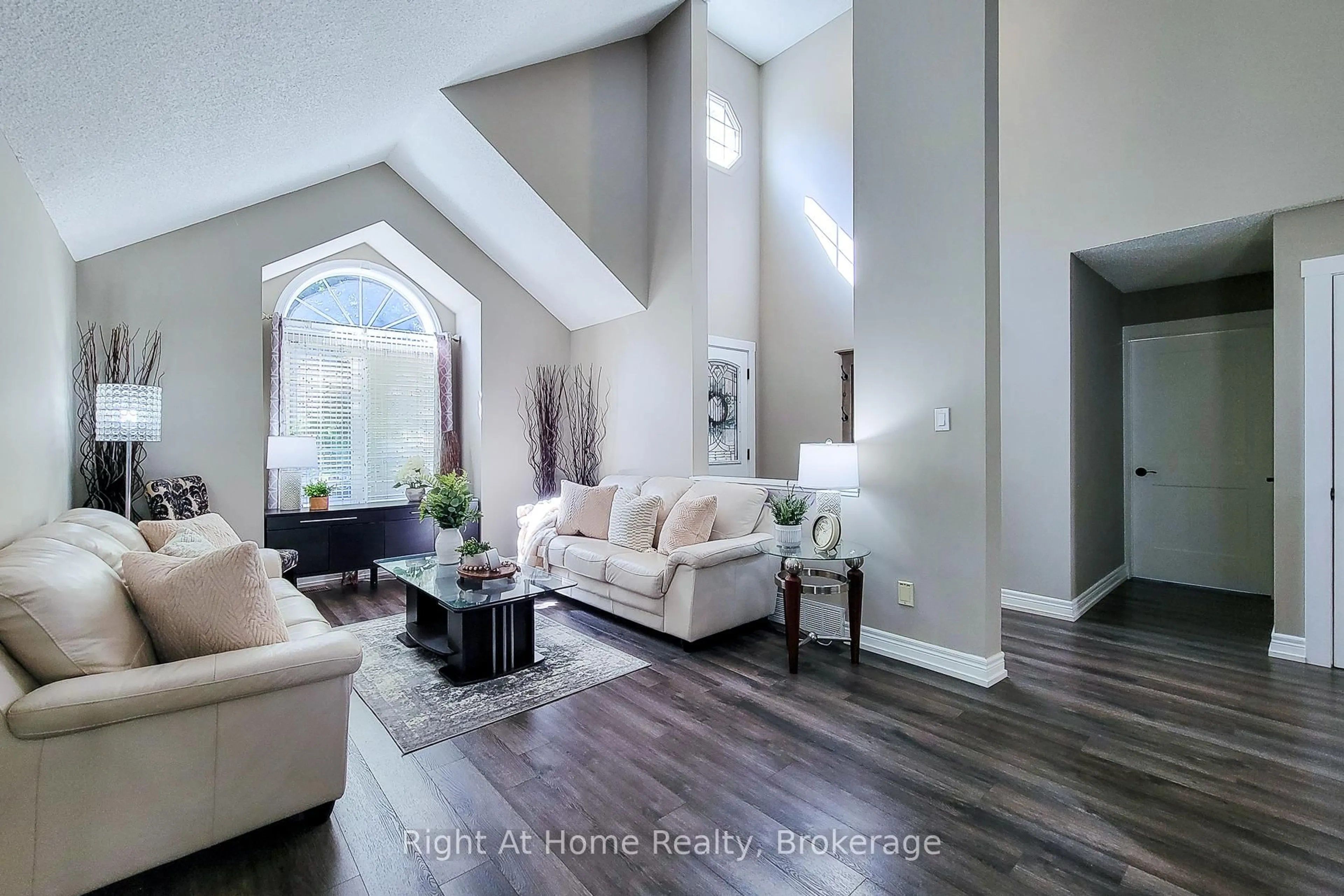 Living room with furniture, unknown for 2199 Heidi Ave, Burlington Ontario L7M 3W5