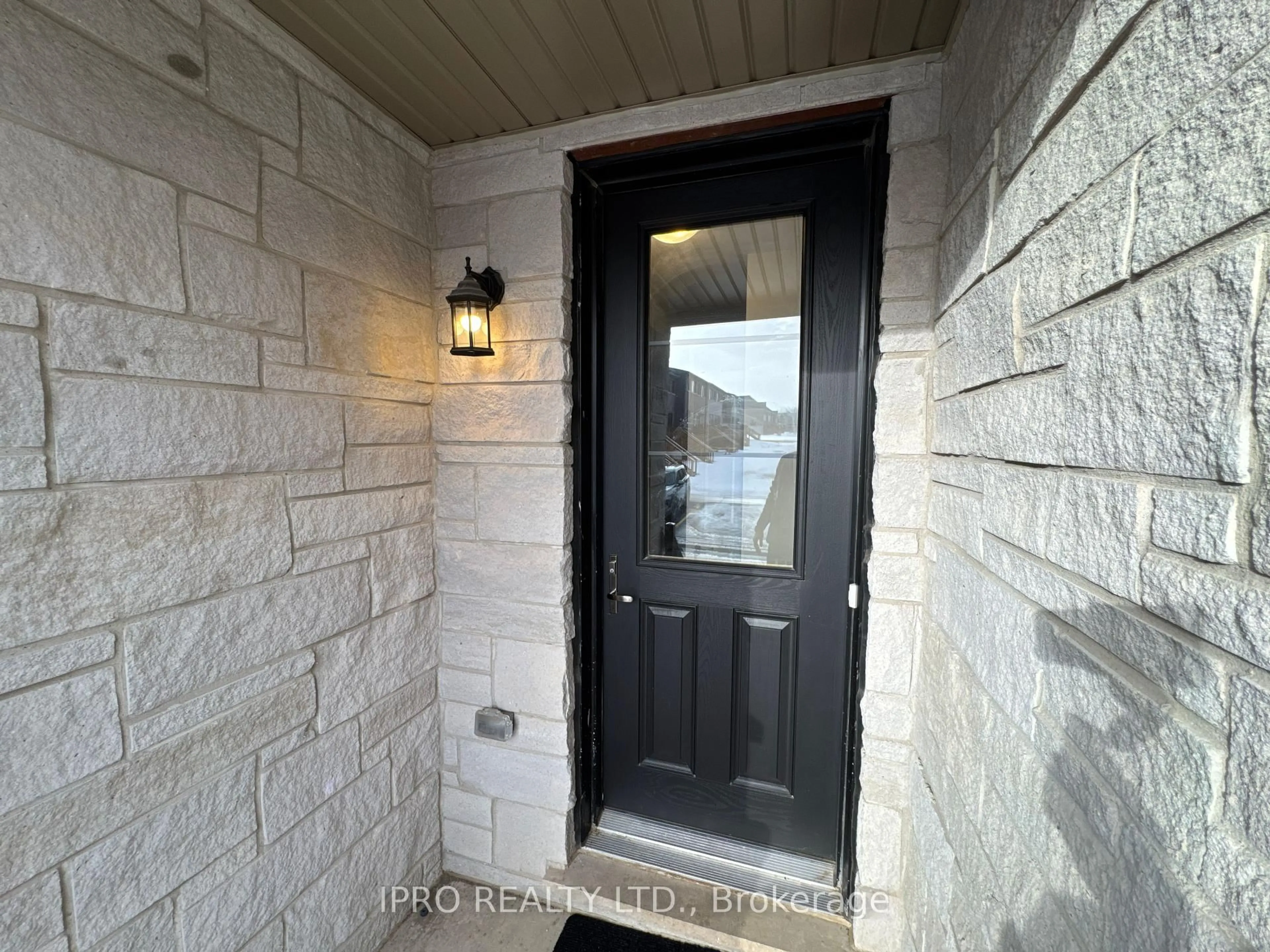 Indoor entryway for 1453 National Common, Burlington Ontario L7P 0V7