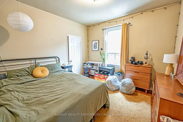 Additional image 33 of 914 Dovercourt Rd