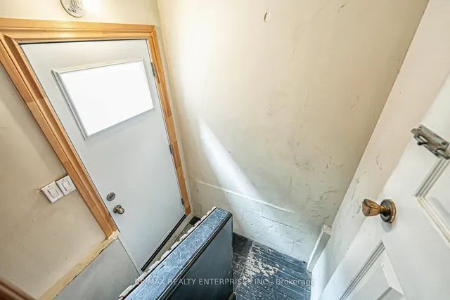 Additional image 23 of 914 Dovercourt Rd