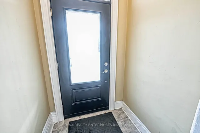 Additional image 47 of 914 Dovercourt Rd