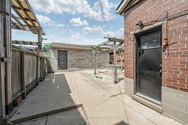 Additional image 9 of 914 Dovercourt Rd
