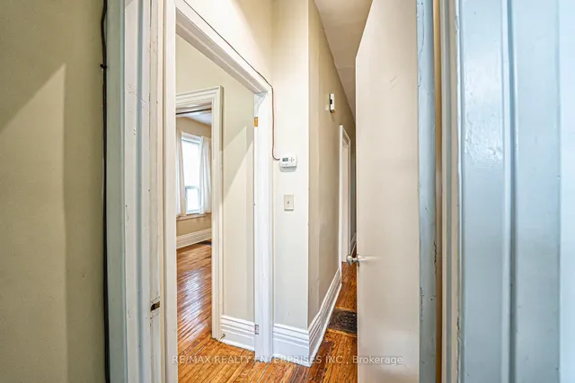 Additional image 46 of 914 Dovercourt Rd