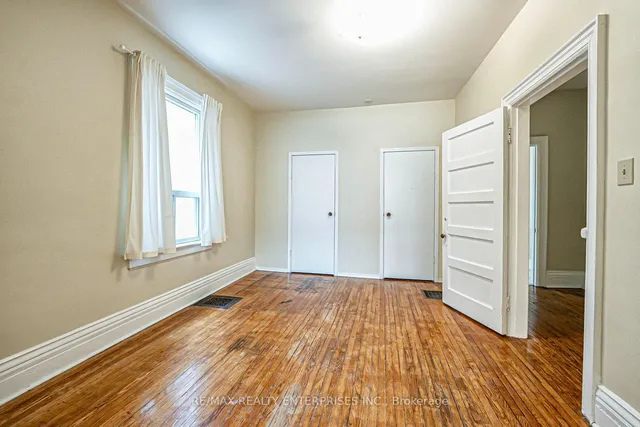 Additional image 43 of 914 Dovercourt Rd