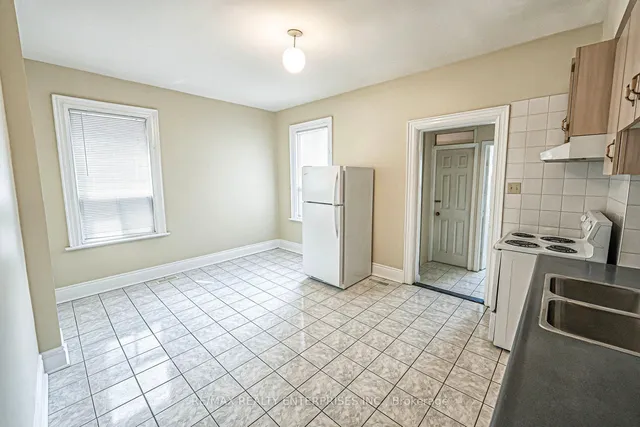Additional image 42 of 914 Dovercourt Rd