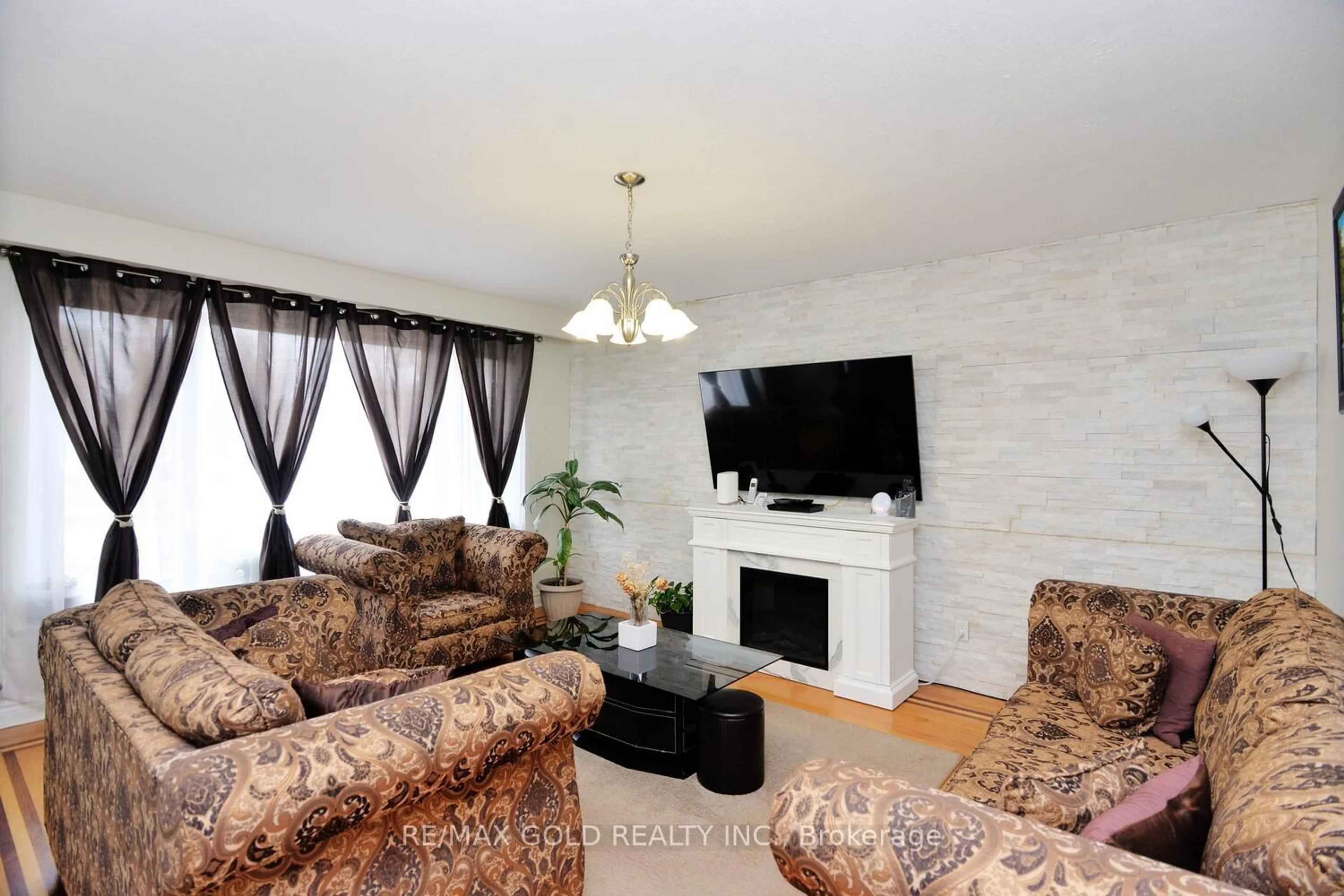 Living room with furniture, unknown for 96 Silverstone Dr, Toronto Ontario M9V 3G5