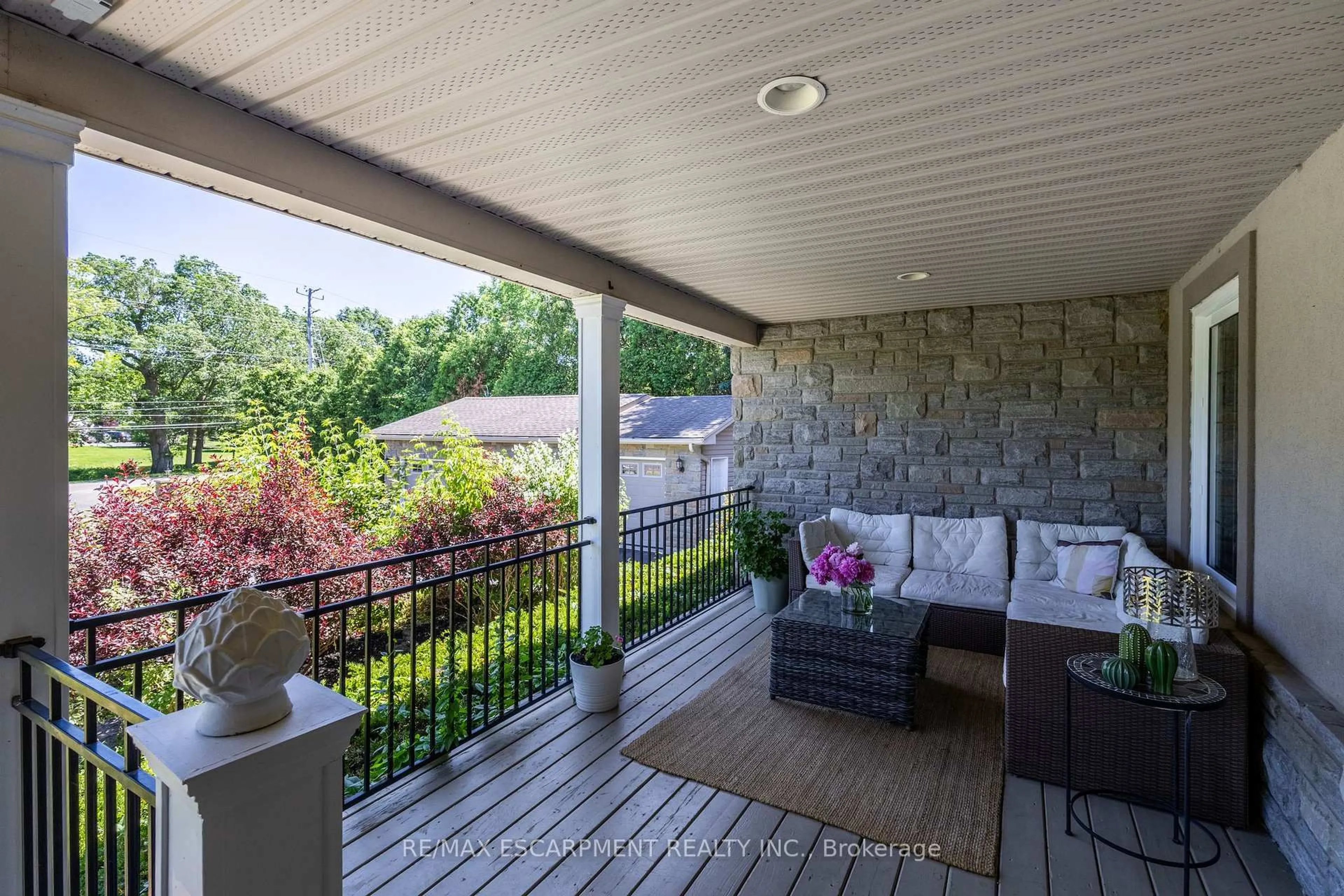 Patio, unknown for 2629 Side Road 2, Burlington Ontario L7R 1E5