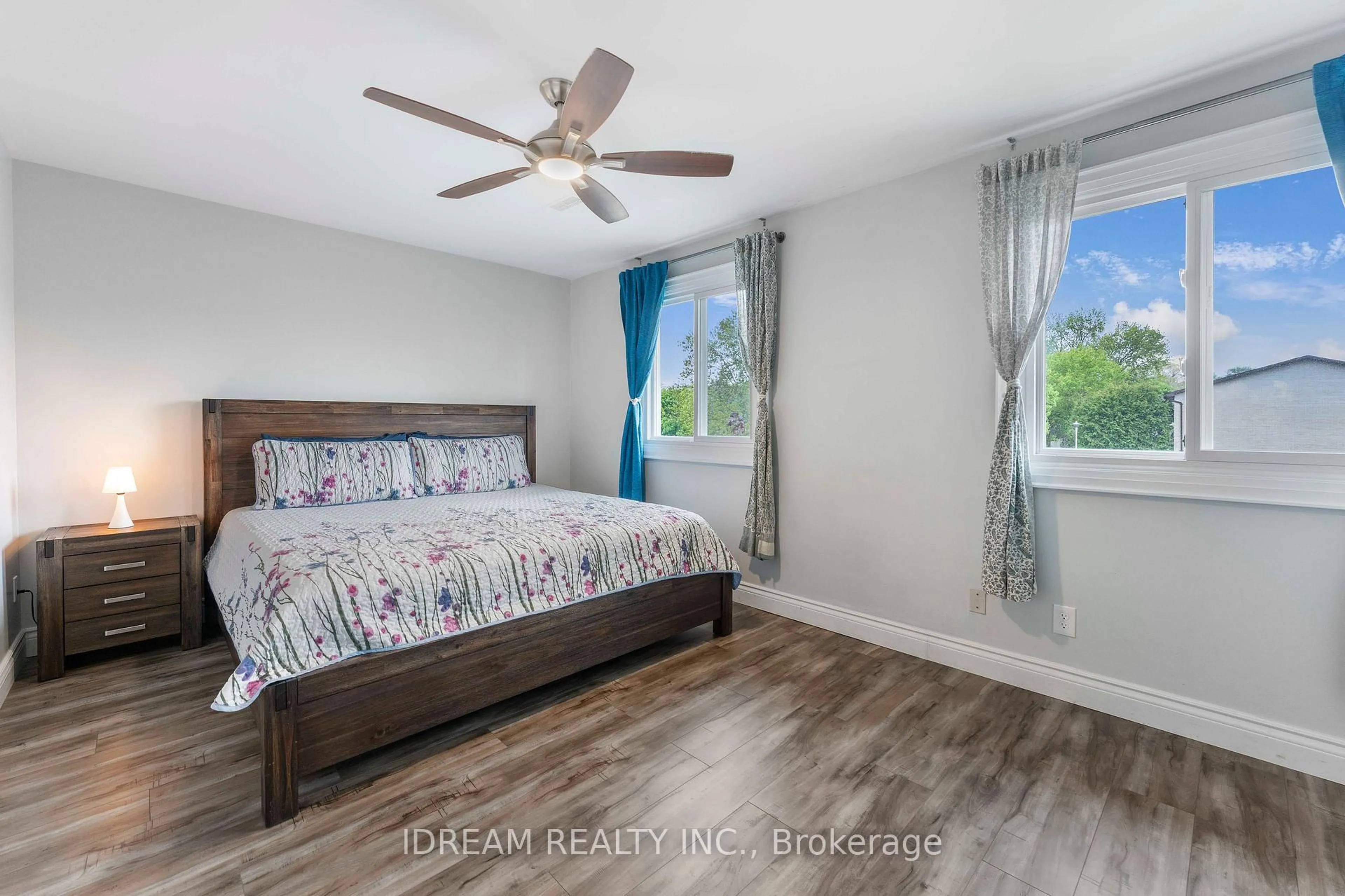 Bedroom with bed, unknown for 1440 Sixth Line #7, Oakville Ontario L6H 1X7