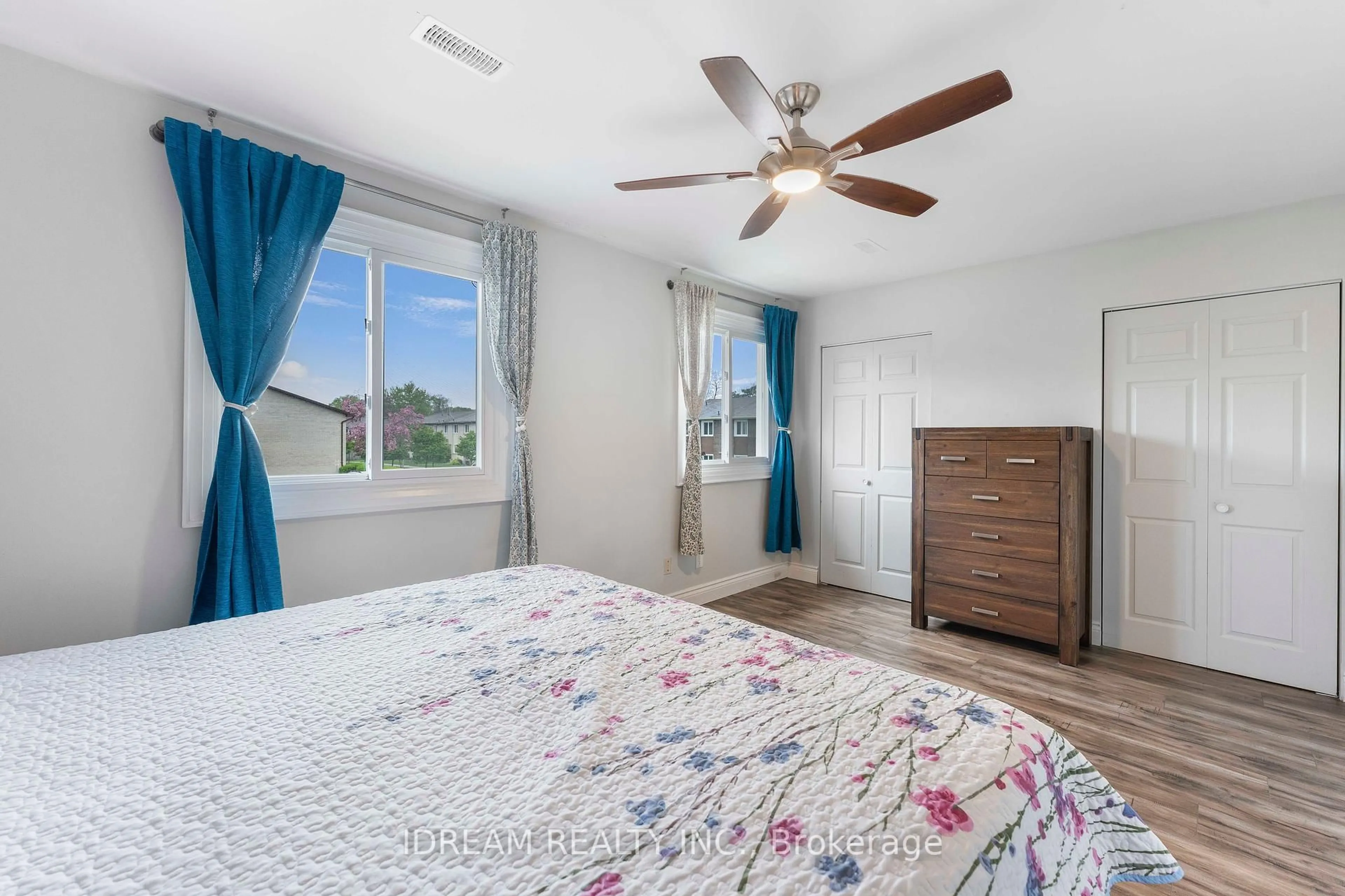 Bedroom with bed, unknown for 1440 Sixth Line #7, Oakville Ontario L6H 1X7