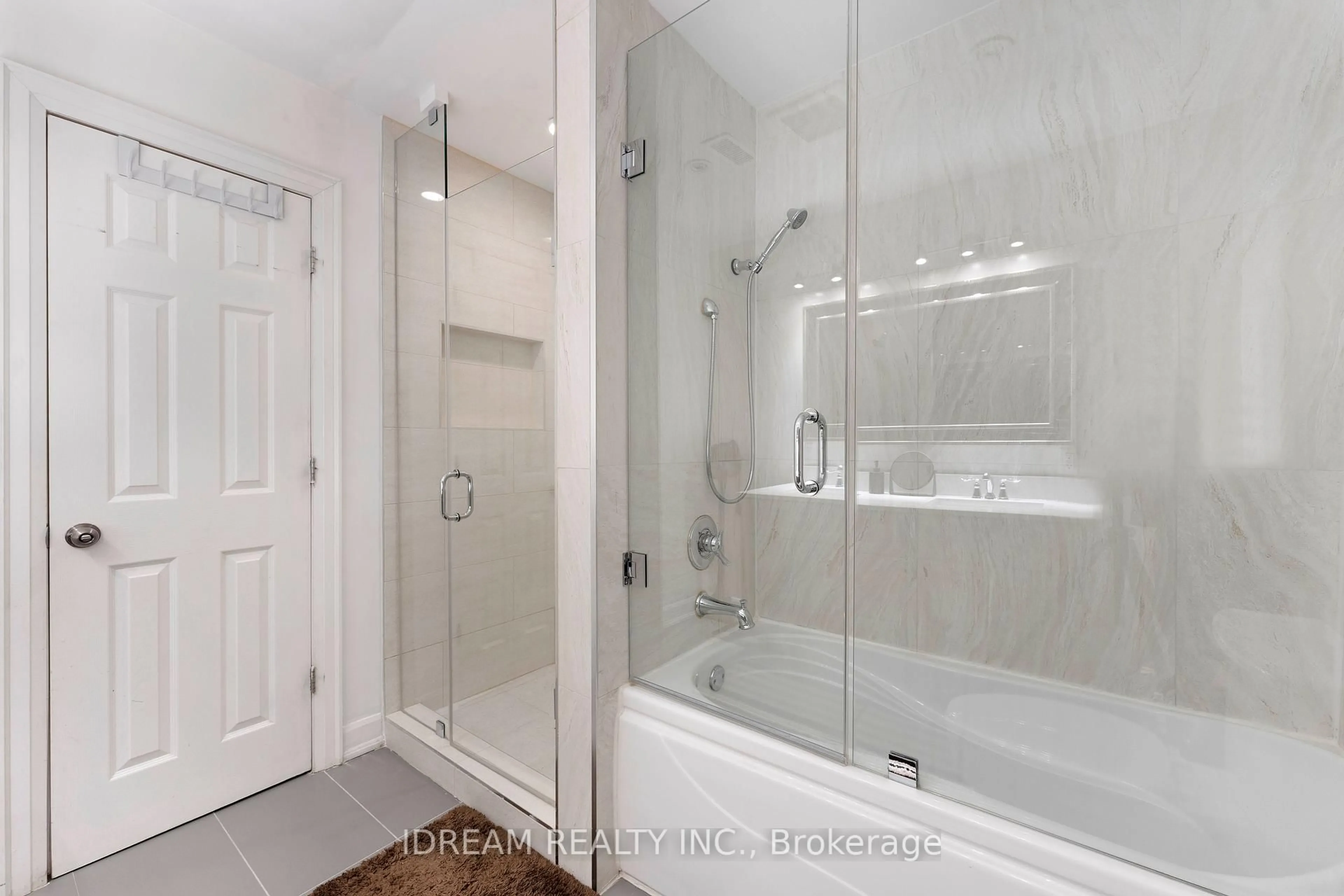 Contemporary bathroom, ceramic/tile floor for 1440 Sixth Line #7, Oakville Ontario L6H 1X7