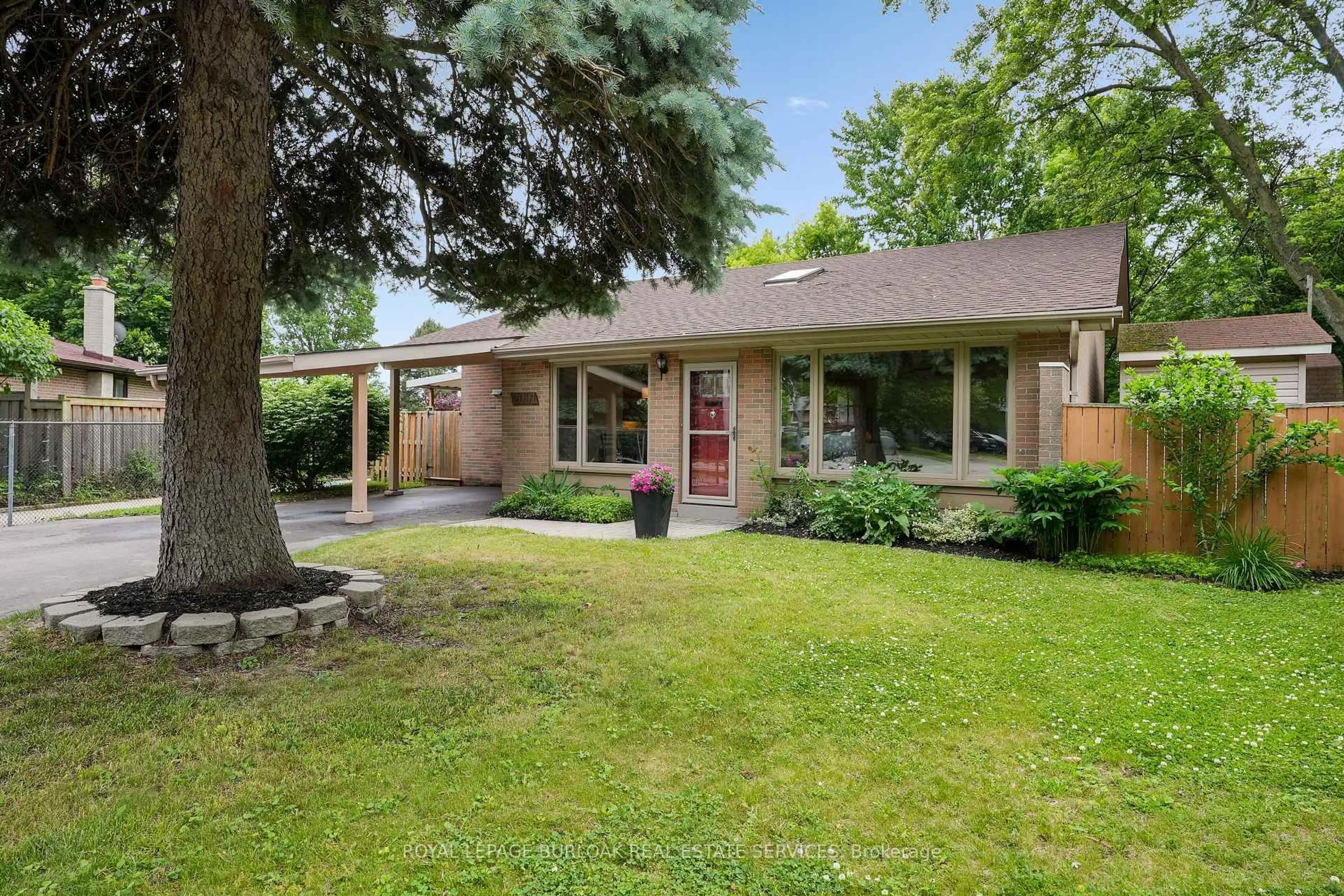 Home with brick exterior material, street for 2091 Hartington Crt, Mississauga Ontario L5J 2G8