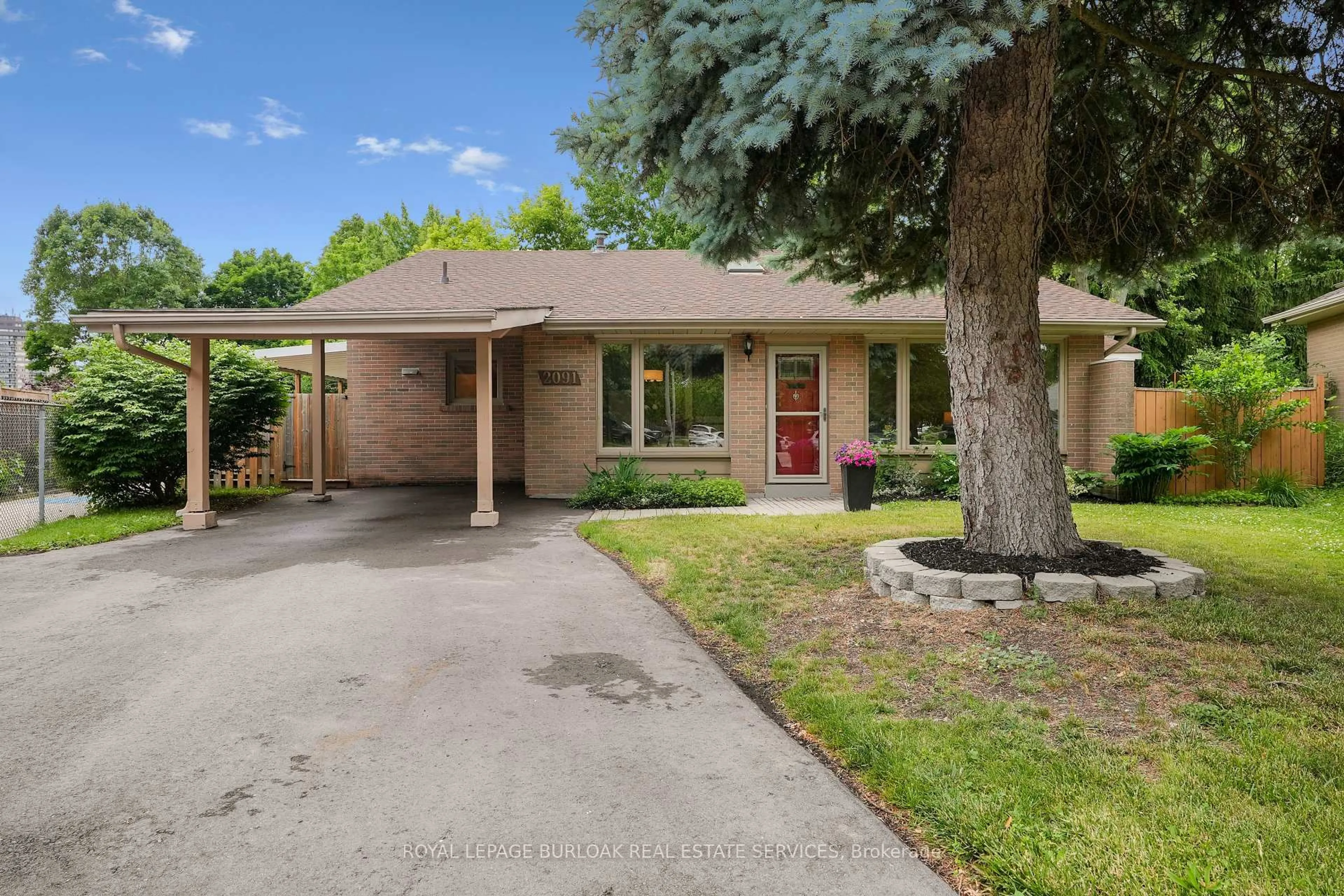 Home with brick exterior material, street for 2091 Hartington Crt, Mississauga Ontario L5J 2G8