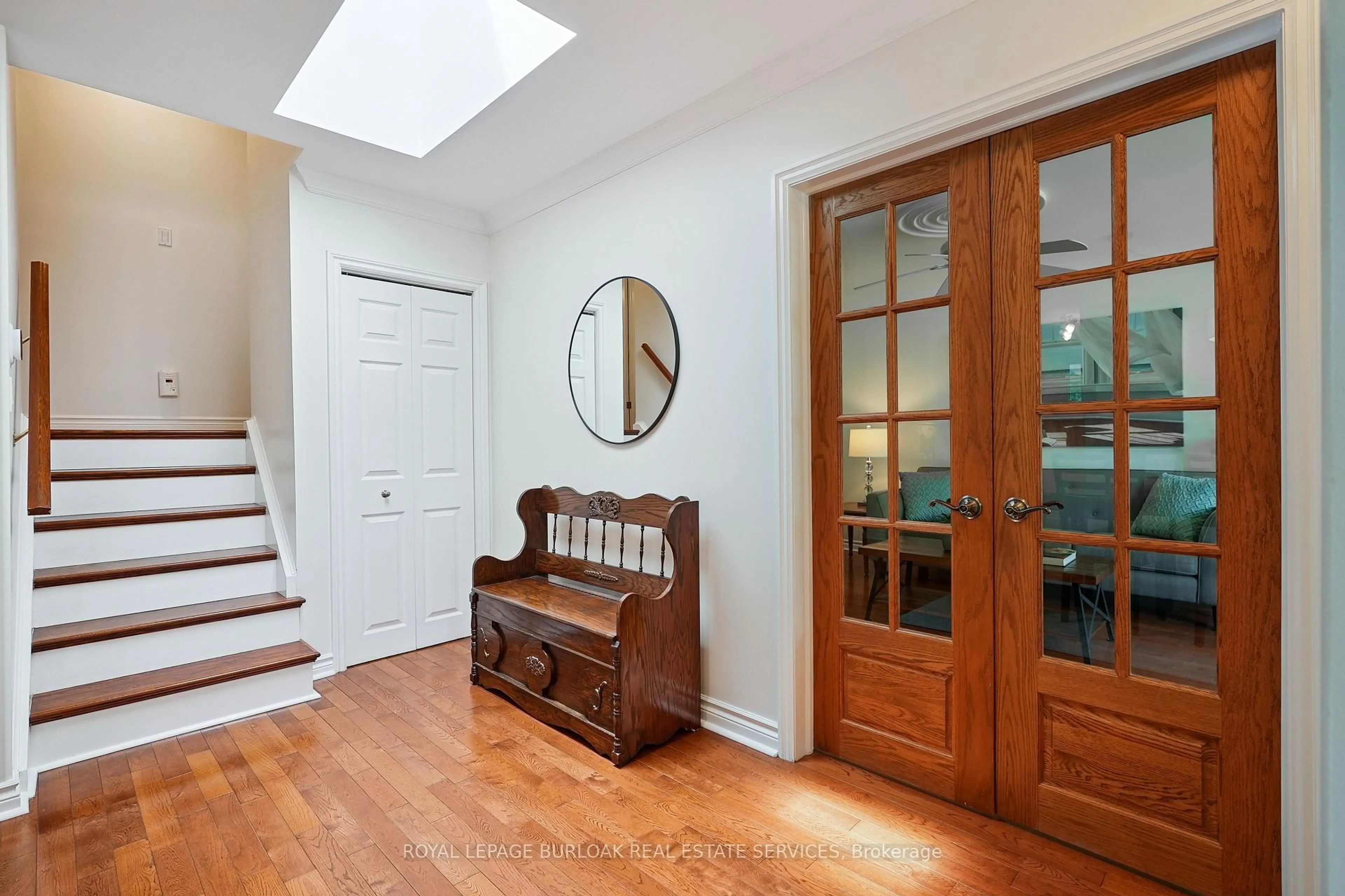 Indoor entryway for 2091 Hartington Crt, Mississauga Ontario L5J 2G8