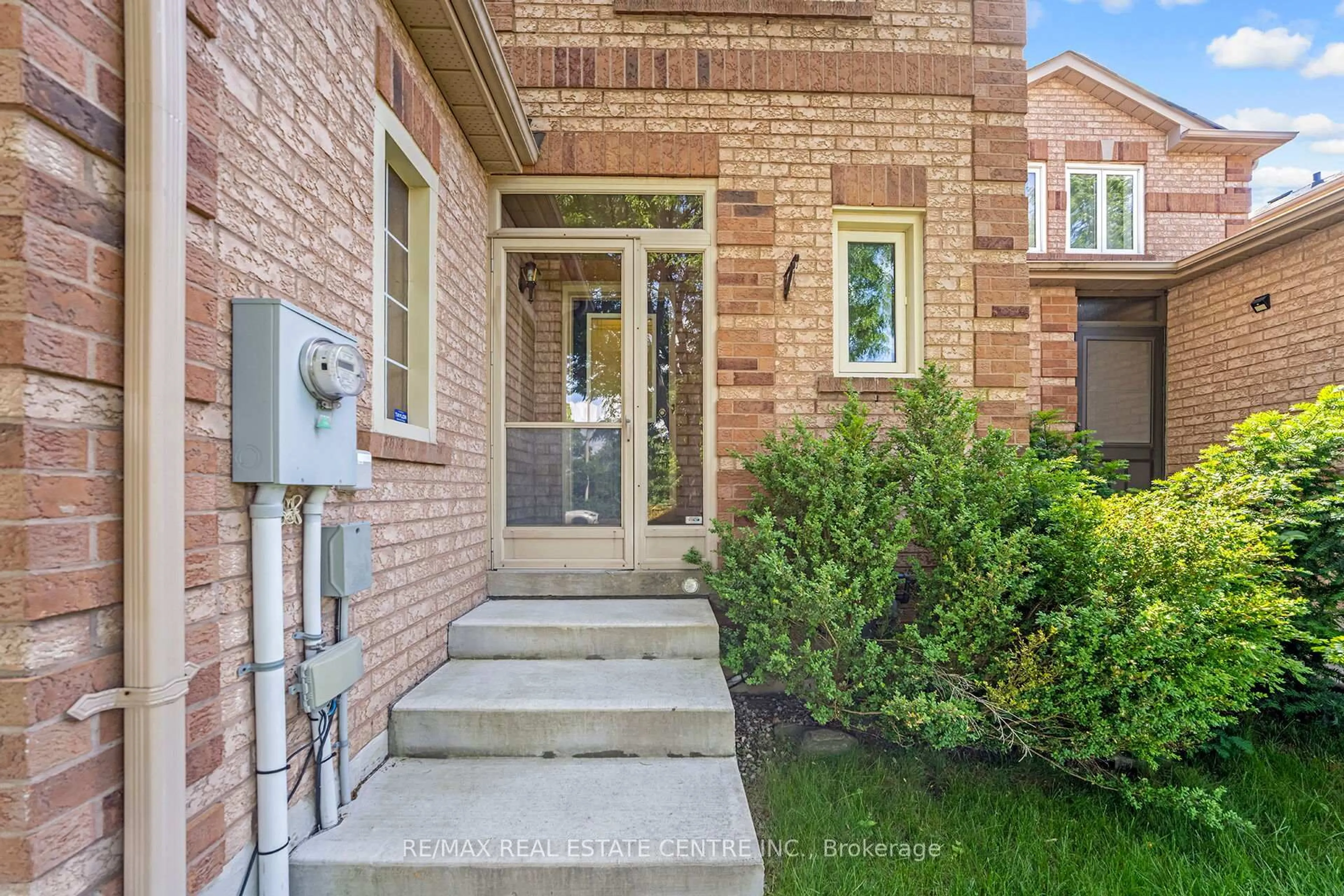 Home with brick exterior material, street for 42 White Tail Cres, Brampton Ontario L6Y 5C2