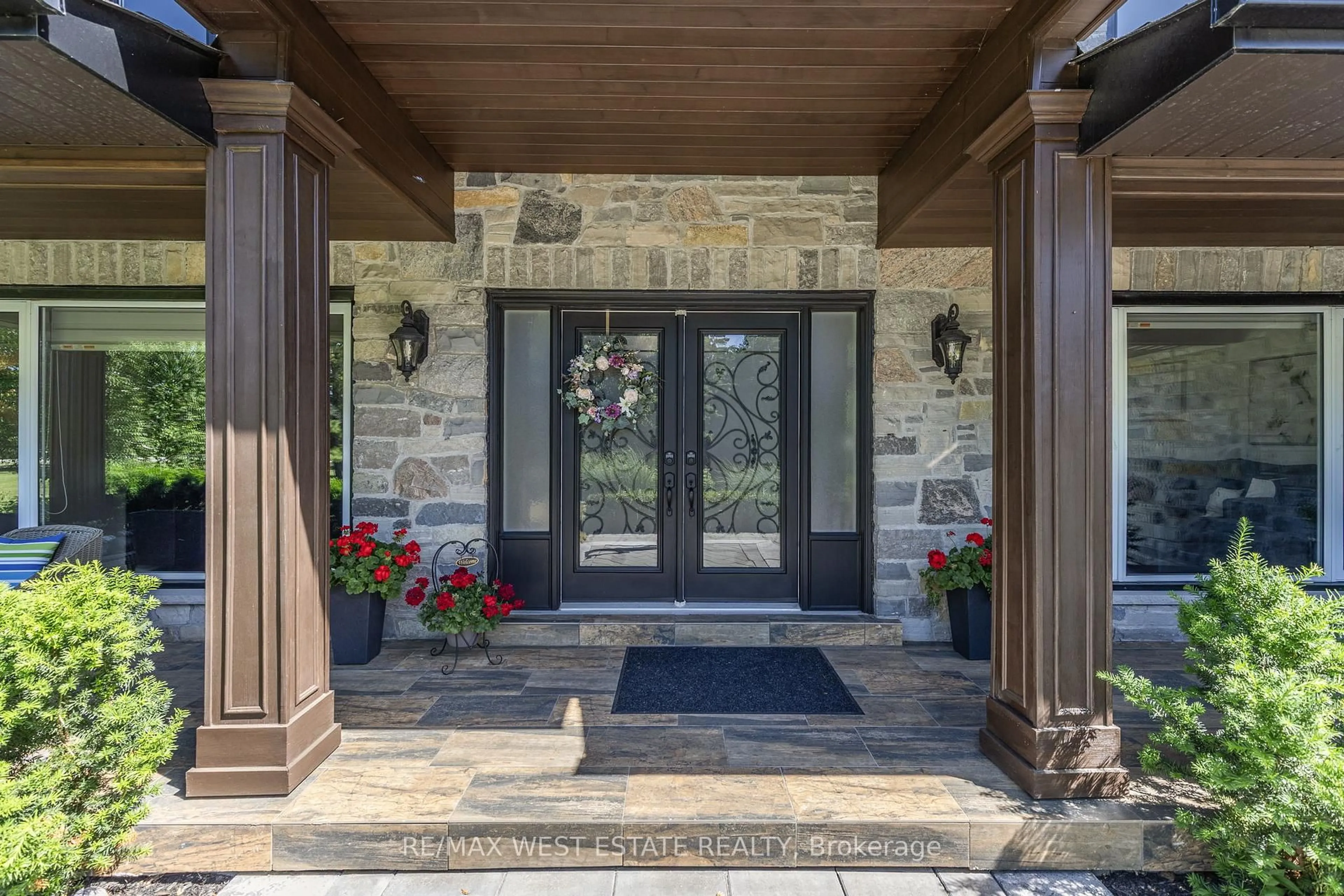 Indoor entryway for 9 Walton Dr, Caledon Ontario L7E 0A2