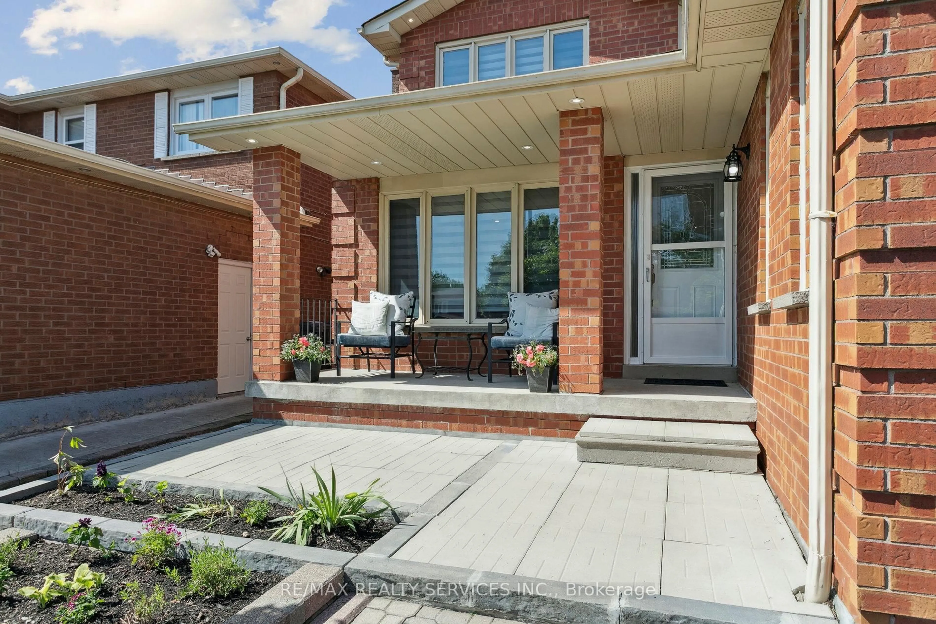 Home with brick exterior material, street for 16 Sunforest Dr, Brampton Ontario L6Z 2Z2
