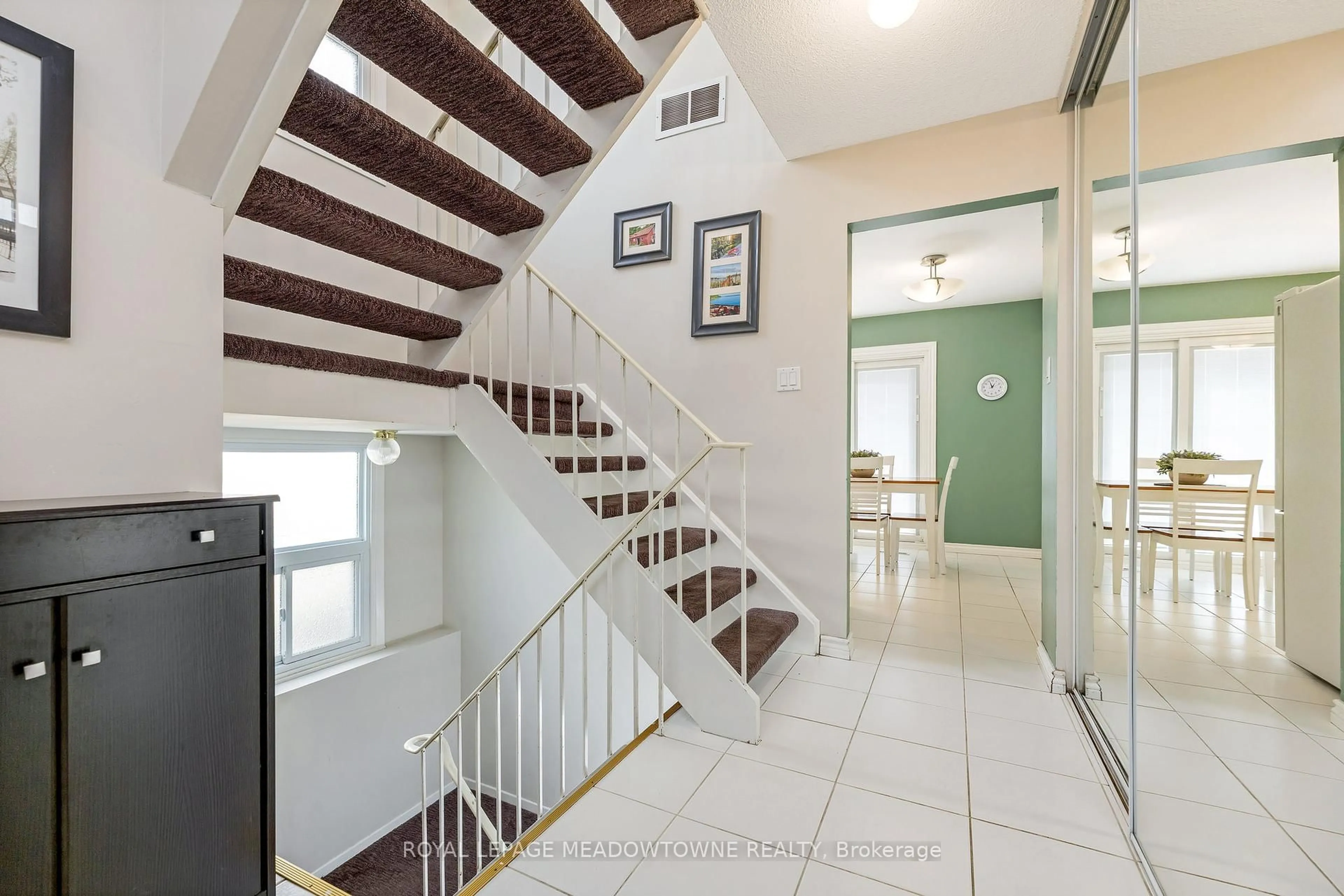 Indoor foyer for 13 Blueridge Sq, Brampton Ontario L6Z 1A2