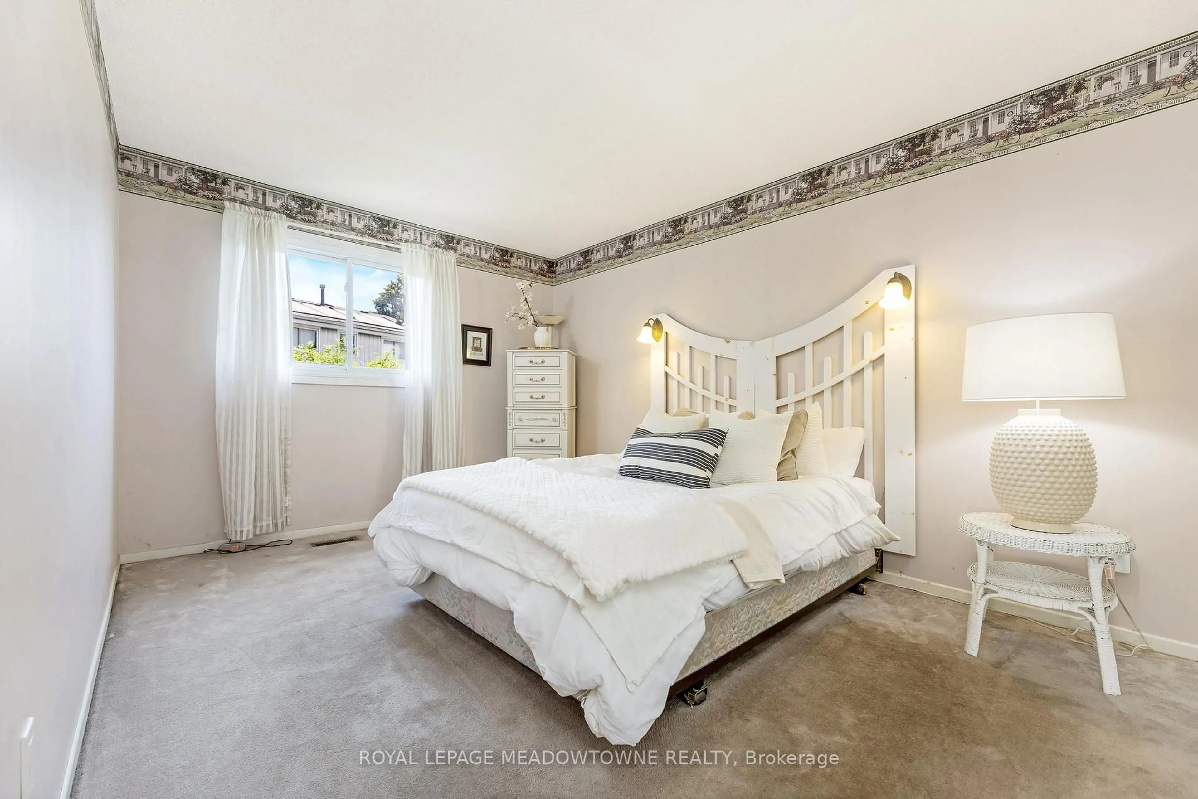 Bedroom with bed, unknown for 13 Blueridge Sq, Brampton Ontario L6Z 1A2