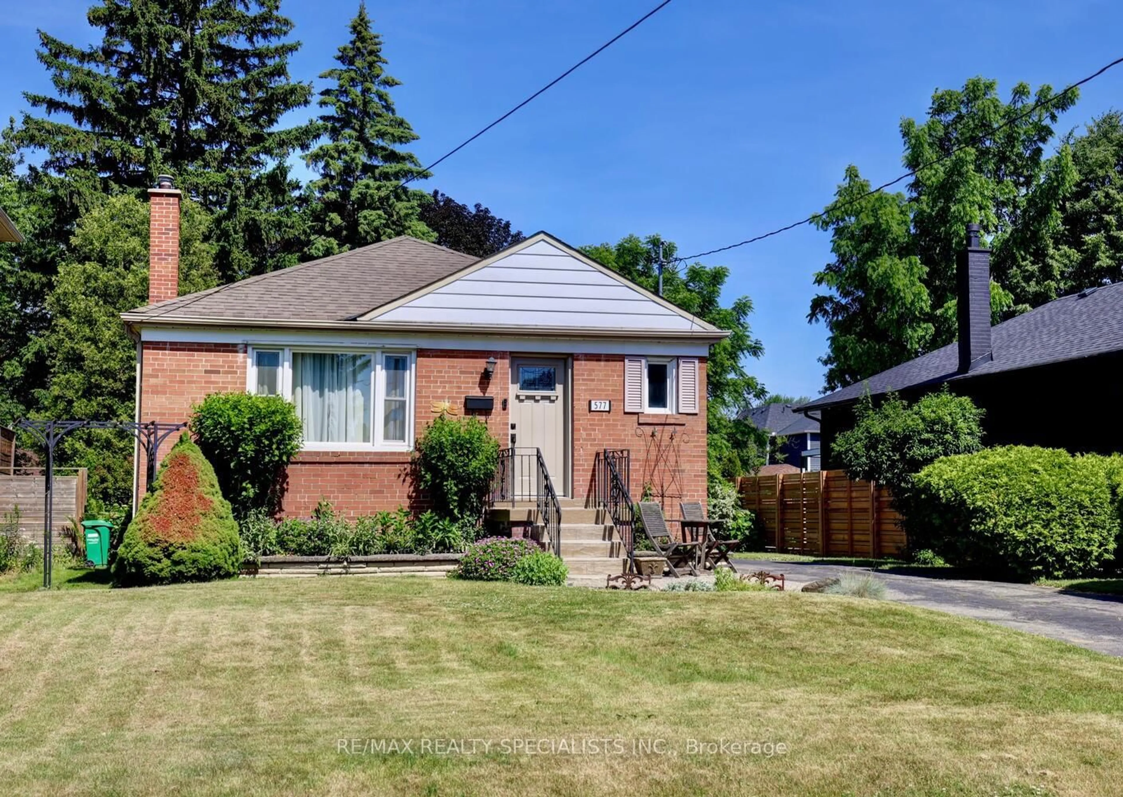 Home with brick exterior material, street for 577 Drymen Cres, Mississauga Ontario L5G 2N9