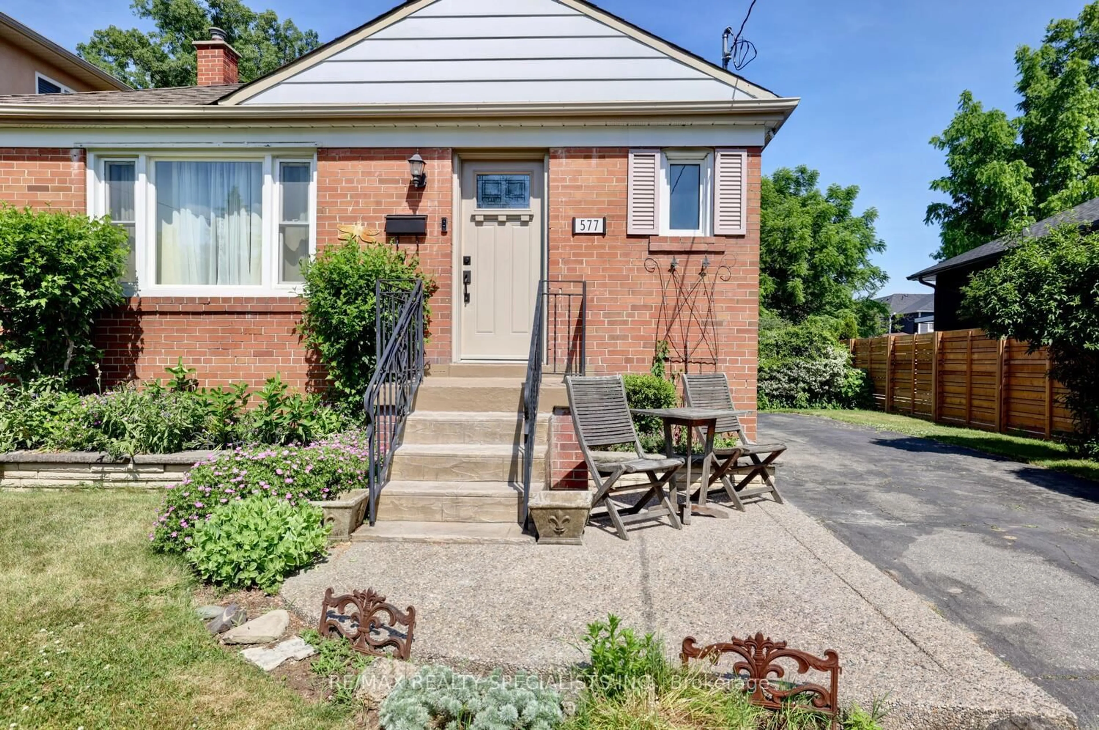 Unknown for 577 Drymen Cres, Mississauga Ontario L5G 2N9